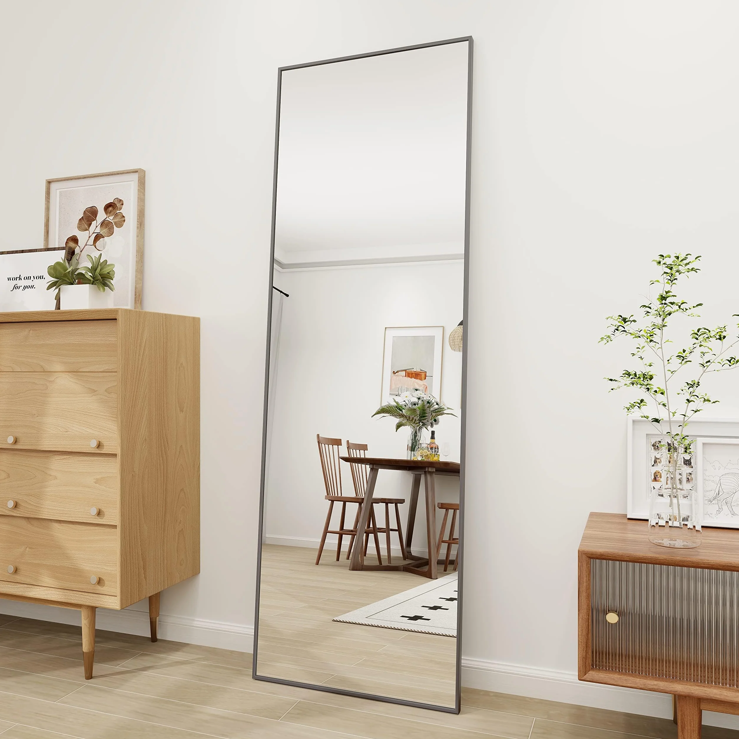 Koonmi Minimalistyczne lustro stojące w ramie 150 × 40 cm, solidne lustro na całe ciało, wolnostojące, lekkie lustro na całej długości, do zawieszenia na ścianie poziomo lub pionowo, czarne