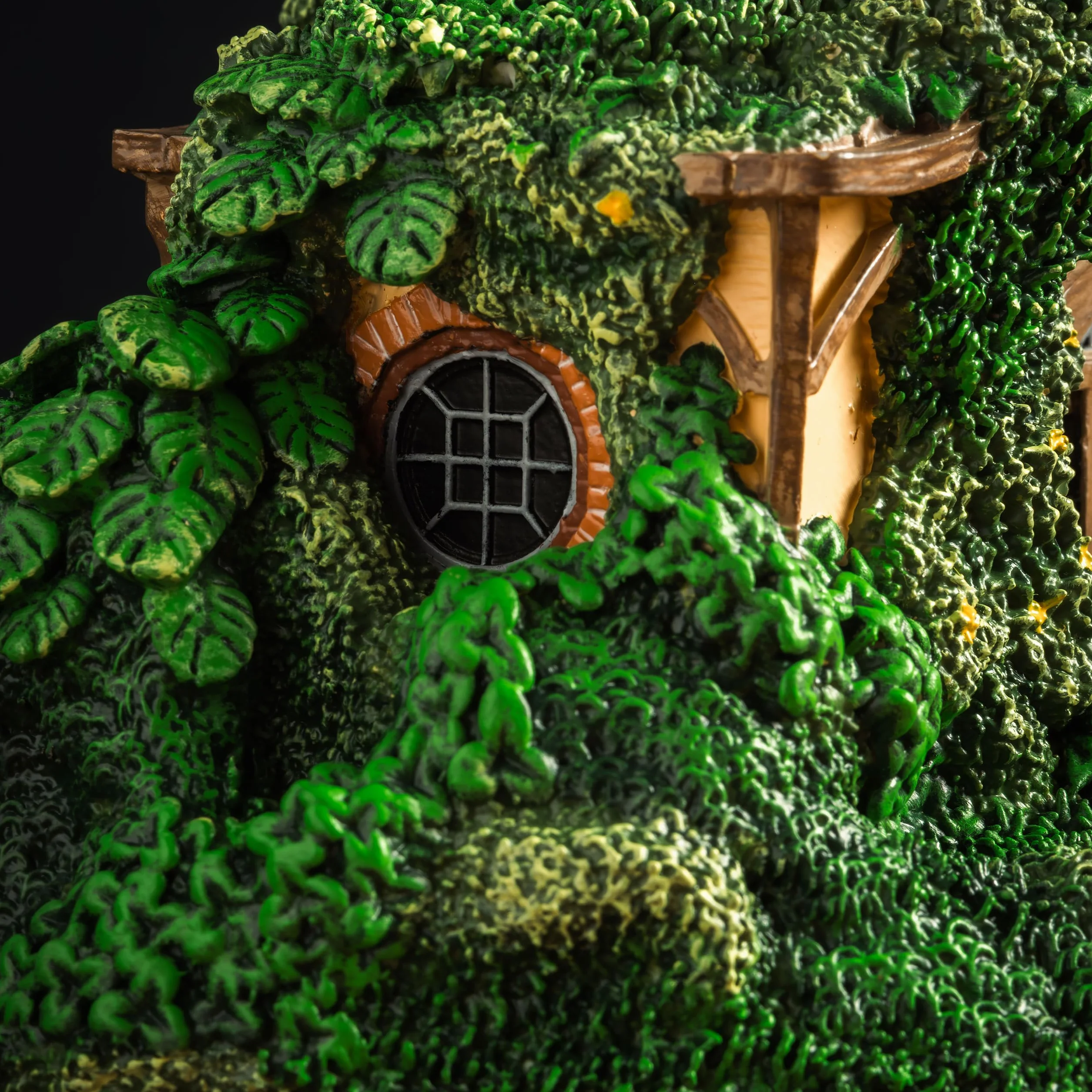 Elbenwald Władca pierścieni - świecznik na podgrzewacze Hobbit Cave Auenland Diorama 15,5 x 8,8 x 15,5 cm świece z żywicy średnica 4,5 cm