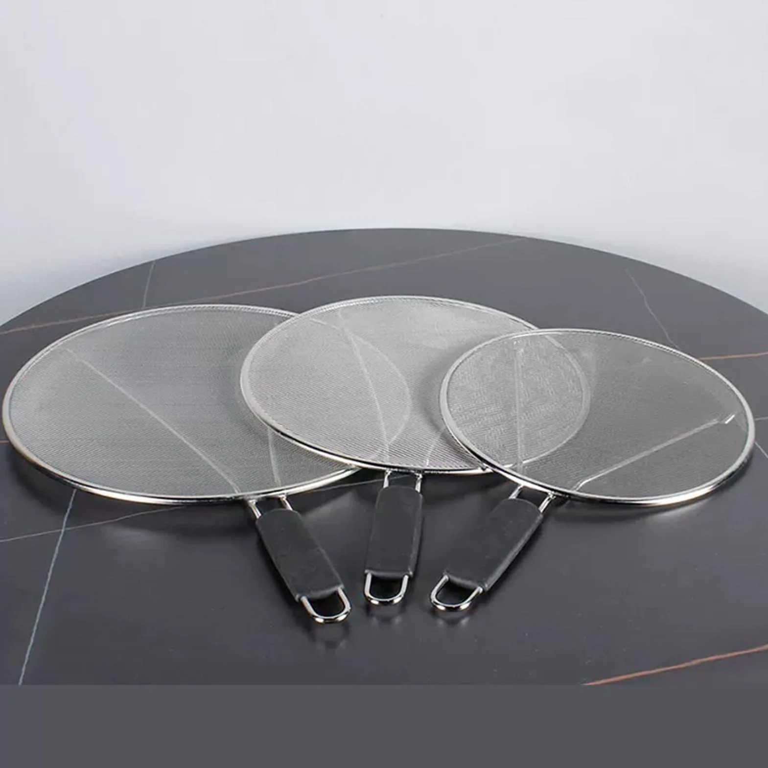 Grease Splatter Guard - Fine Mesh Screen, Protector Kitchen Tool for Searing Meat, Premium Quality Shield, Cooking Pot Accessory with Heat Resistant Handle, Frying Pan Set for Sizzling and Grilling