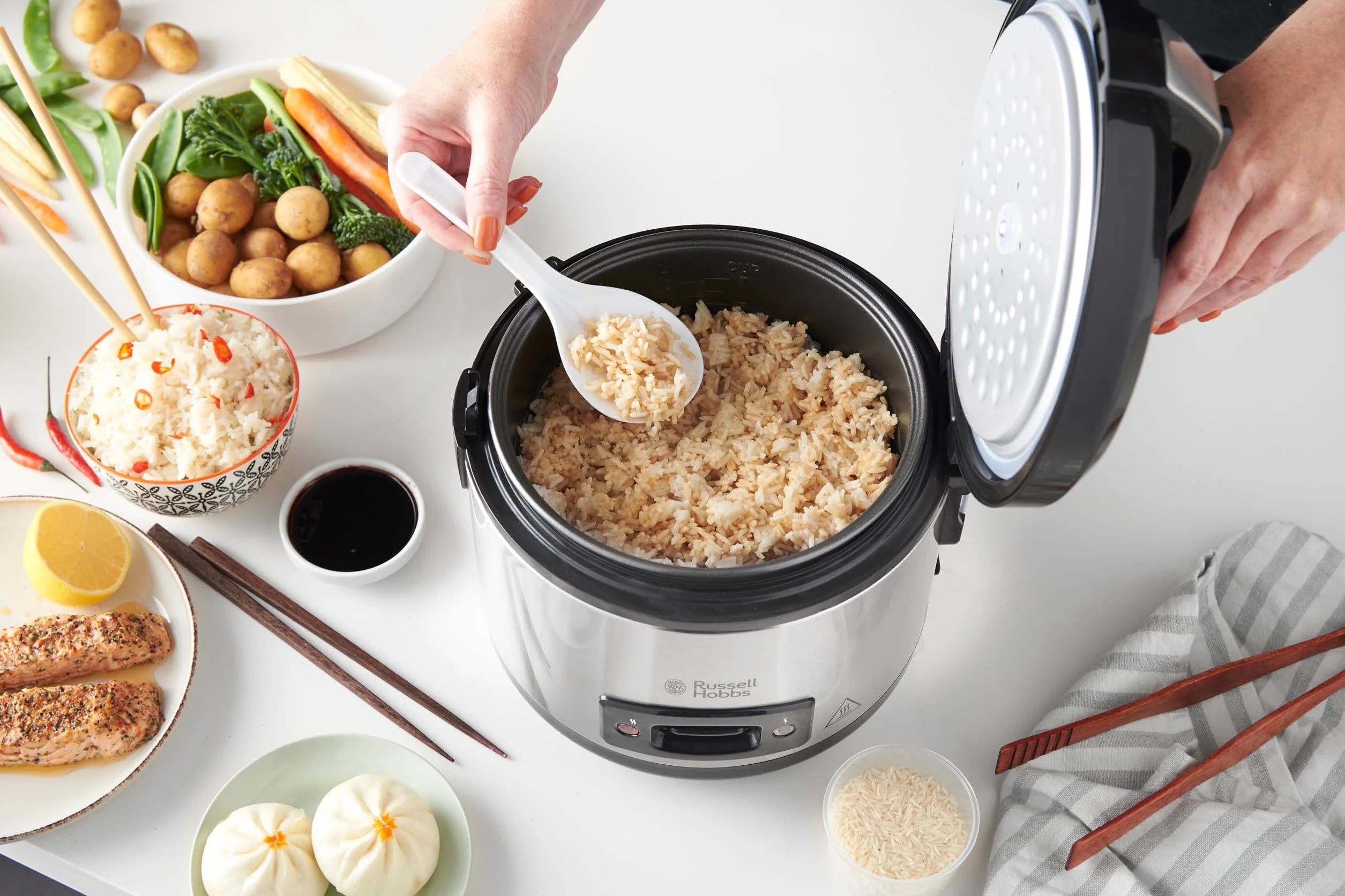 Russell Hobbs parowar i ryżowar, pojemność 1,2l, powłoka zapobiegająca przywieraniu, pokrywka ze szkła hartowanego, pokrywka antykondensacyjna, nienagrzewające się uchwyty, moc 500W, biały, 27080-56