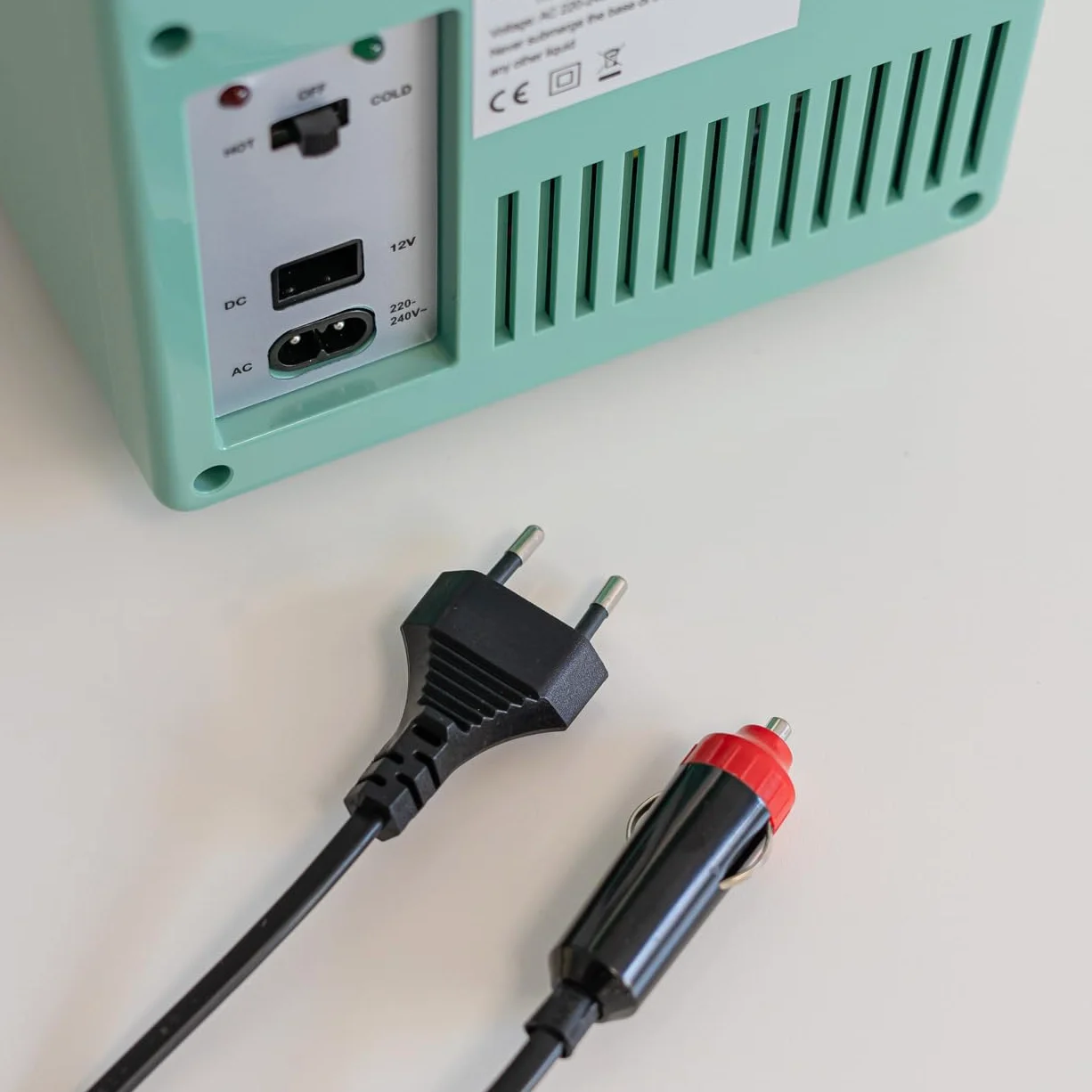 Flamingueo Mini lodówka 4 litry, 12 V/220 V, do pokoju, kosmetyków, napojów, funkcji chłodzenia i ciepła, wyjmowana półka