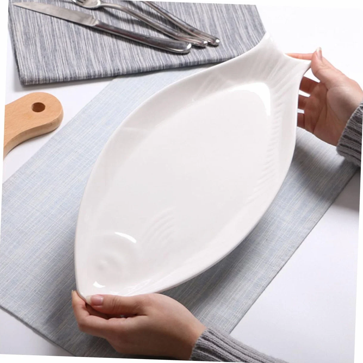 Biały talerz ceramiczny w kształcie ryby, trwała zastawa stołowa, wszechstronna taca do serwowania przystawek i deserów, idealna do użytku domowego, elegancka zastawa stołowa do rozrywki