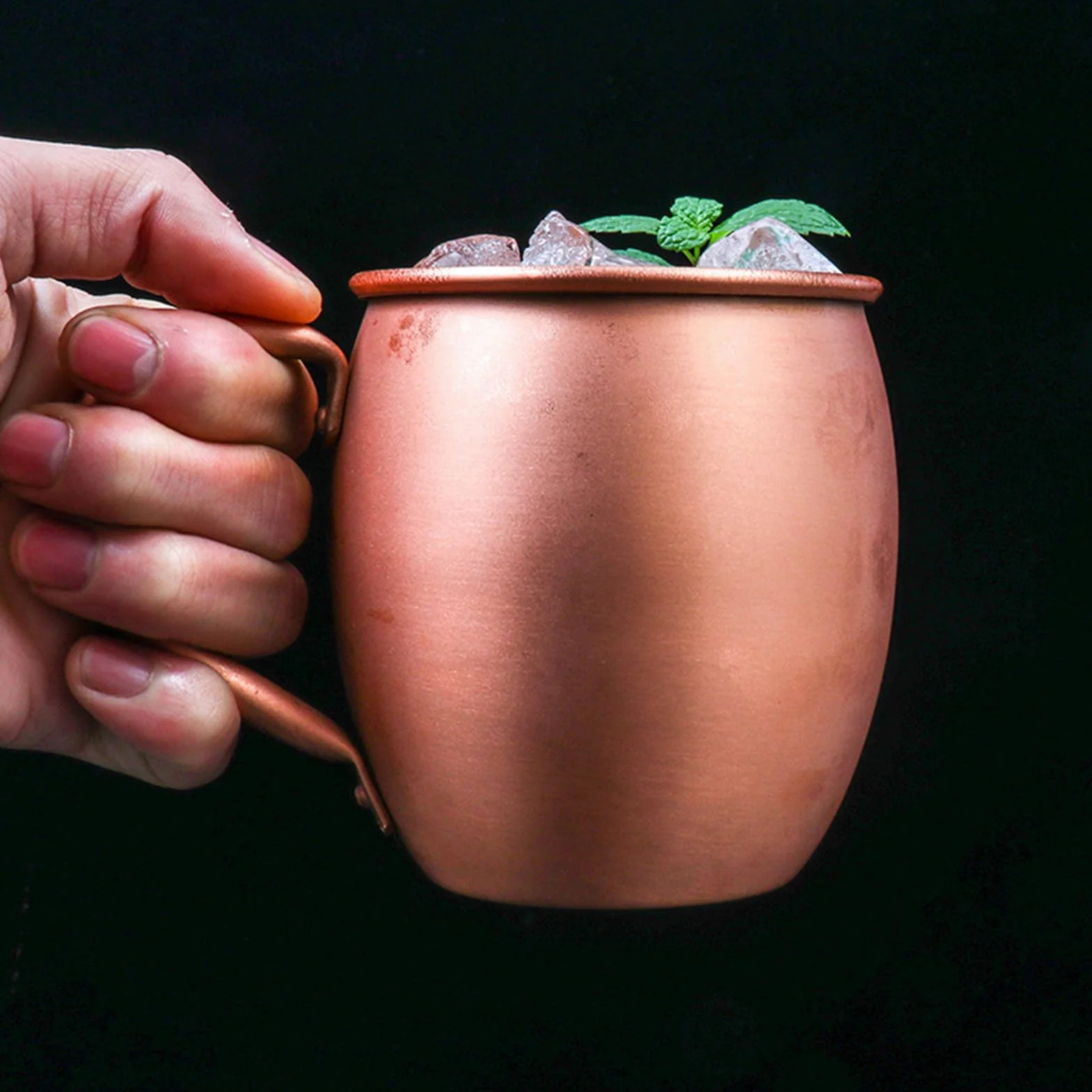 Kubki miedziane Mule - 530ml ręcznie wykonane młotkowane naczynia do picia do kuchni i baru | Klasyczny styl Moscow Mule z gładkim uchwytem, idealne do wody, herbaty, piwa, koktajli i świątecznego