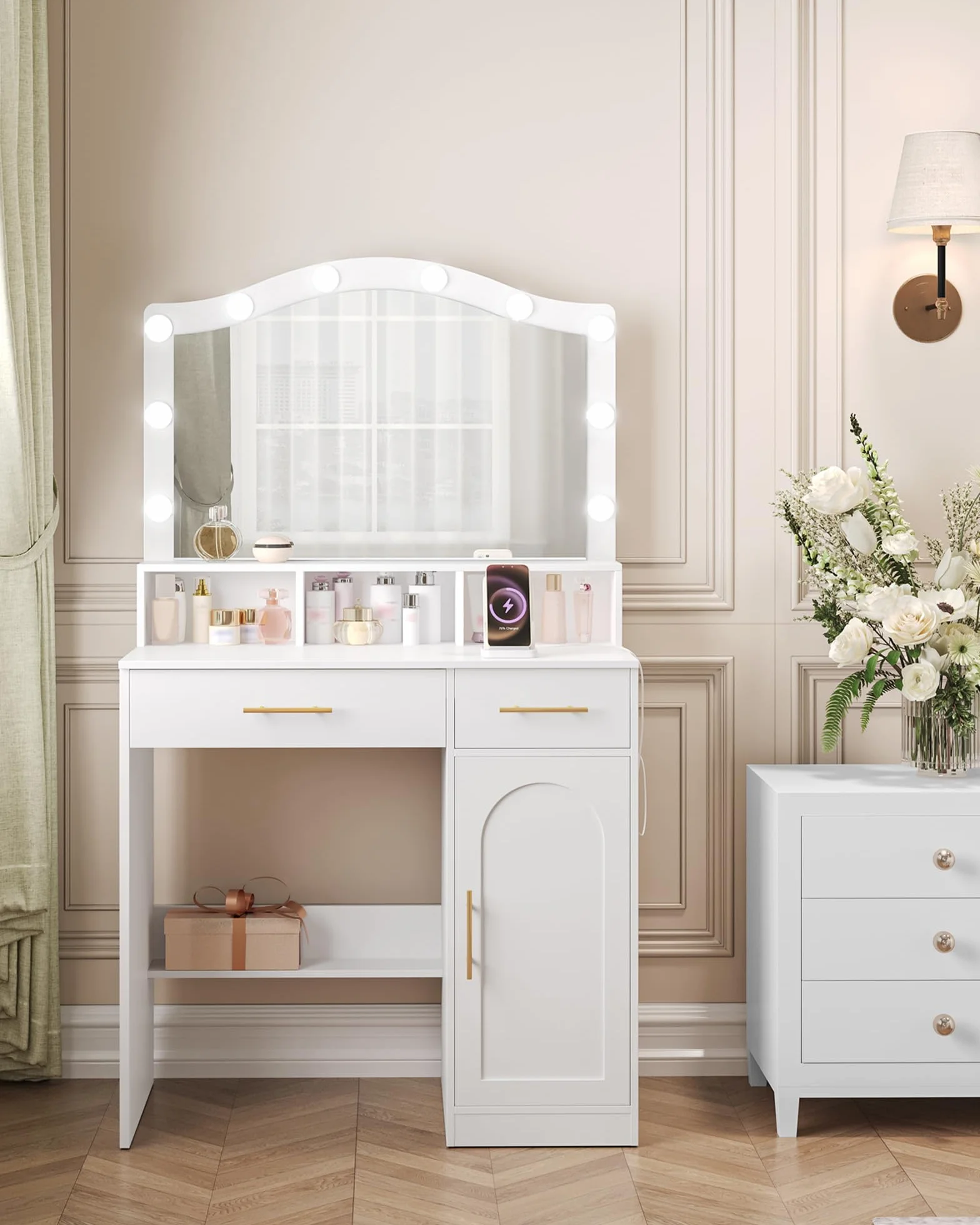 Hzuaneri Vanity, DużE Lustro Hd, 3-Kolorowe Regulowane śWiatłA Led, Ze Stacją łAdująCą, 2 Gniazdami Ac I 2 Portami Usb, 2 Szufladami I 1 Szafką Do Przechowywania, BiałO-ZłOta DT361HDT