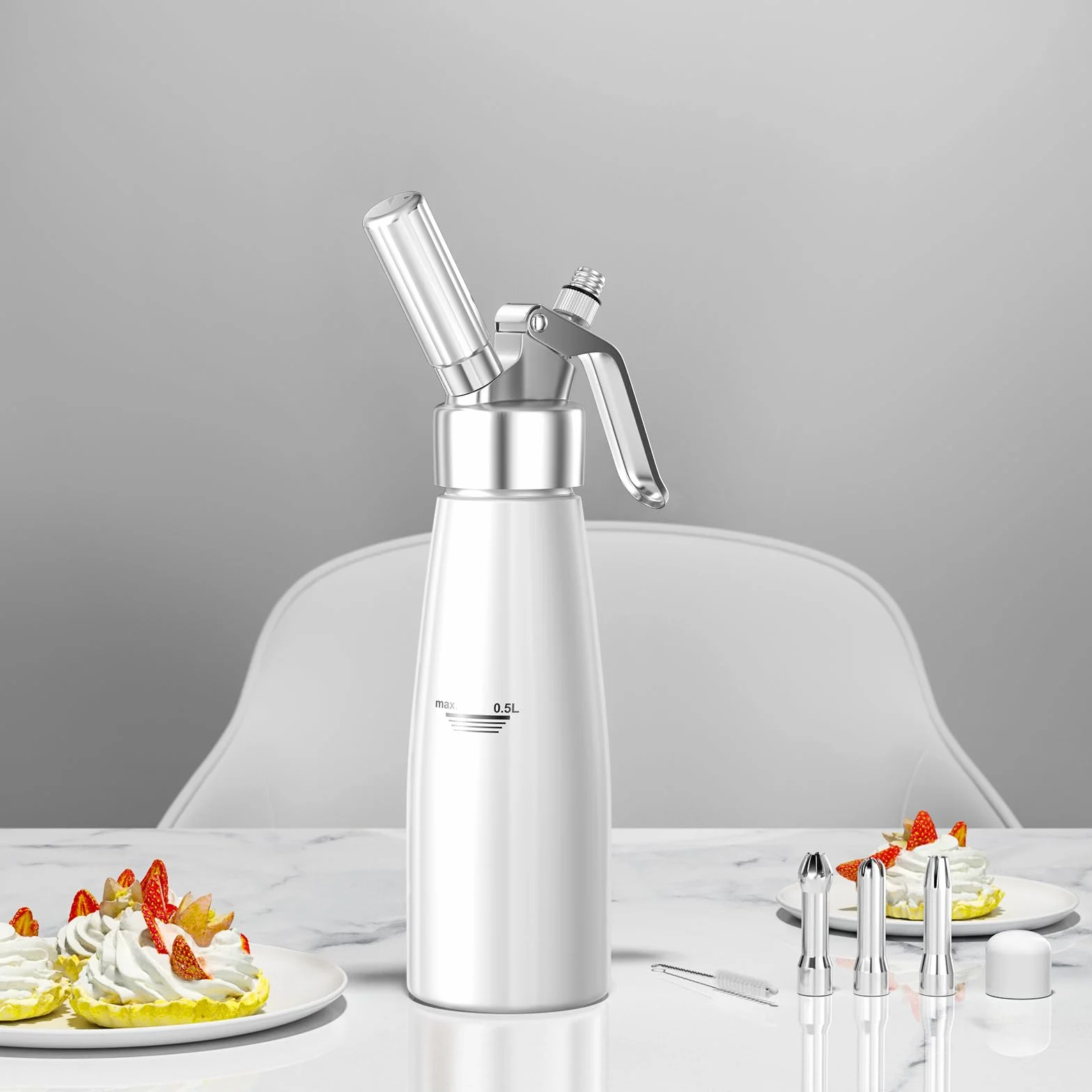 Newaner Syfon do bitej śmietany 500 ml, z aluminium, z 3 końcówkami ze stali nierdzewnej, 1 szczotka do czyszczenia, do dekoracji tortów urodzinowych, ciast, lodów i deserów