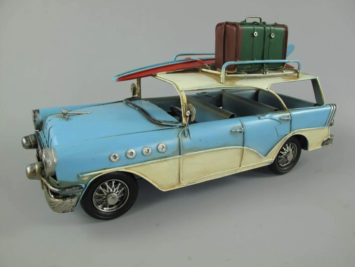 Samochód blaszany oldtimer kombi Stationcar z deską surfingową nostalgia dekoracja retro model blaszany model samochodu Shabby Vintage Kalifornia