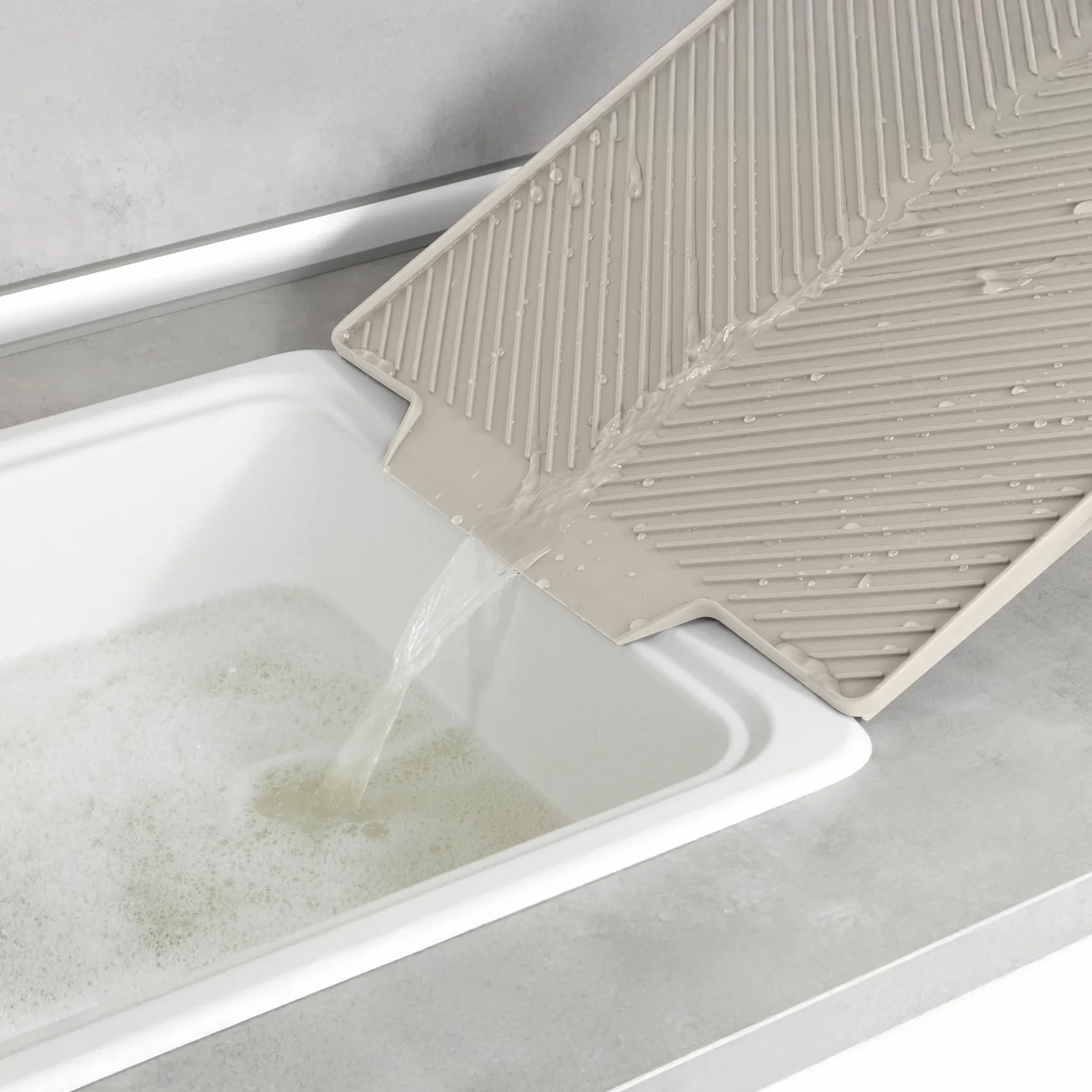 Nelia mata ociekowa nadaje się do mycia w zmywarce mata ociekowa do naczyń z rowkowaną strukturą z tworzywa sztucznego 34 x 3 x 40 cm beżowa