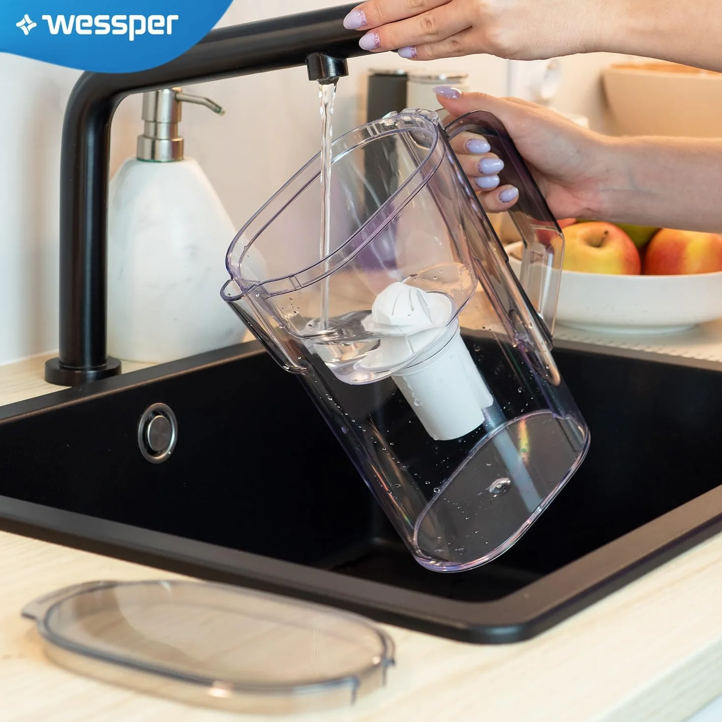 Wessper Dzbanek Filtrujący 2.7 L, Kompatybilny z filtrem Brita Classic na Drzwi Lodówki | Filtr do Wody Redukujący Kamień i Chlor, Filtrowana Woda | Dzbanek Filtrujący – Czarny