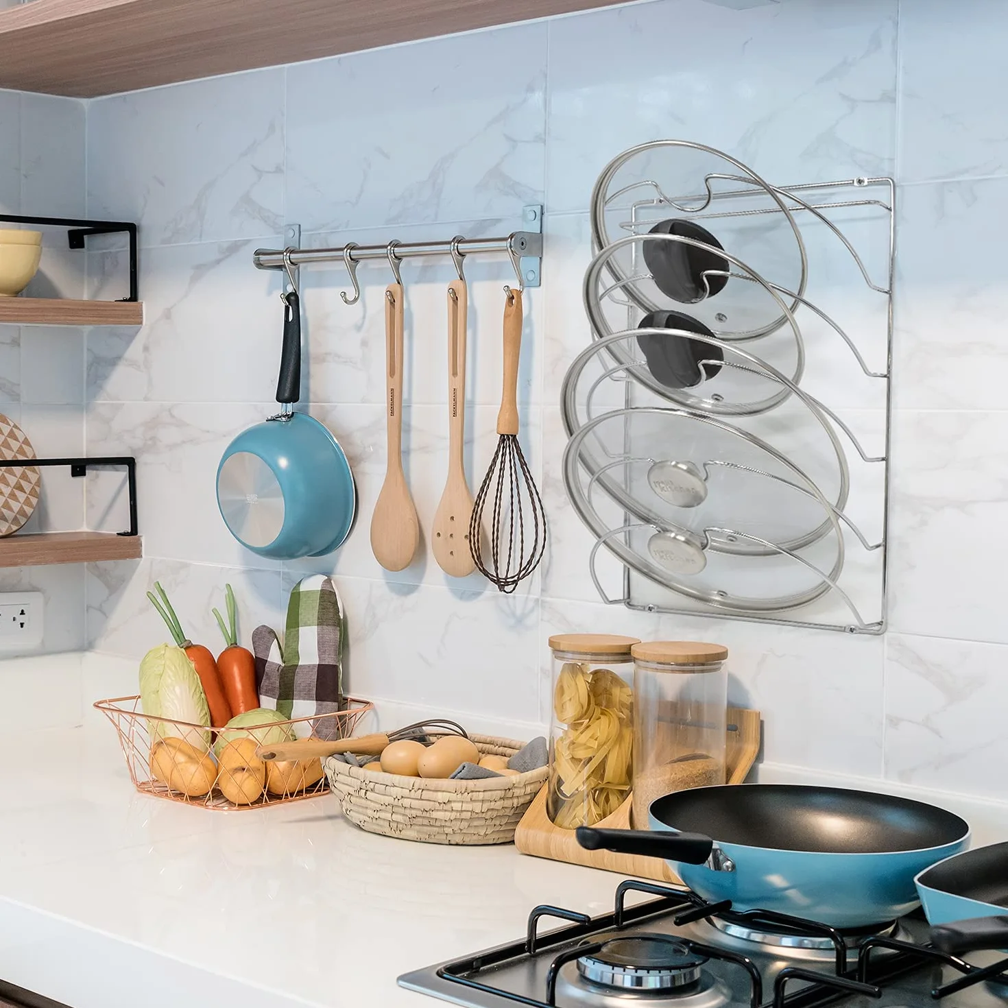Joeji's Kitchen Uchwyt na pokrywkę do patelni z 5 przegródkami na drzwi szafy, mocny klej, bez wiercenia, duży organizer do szafki lub ściany, stojak do przechowywania pokrywek do garnków