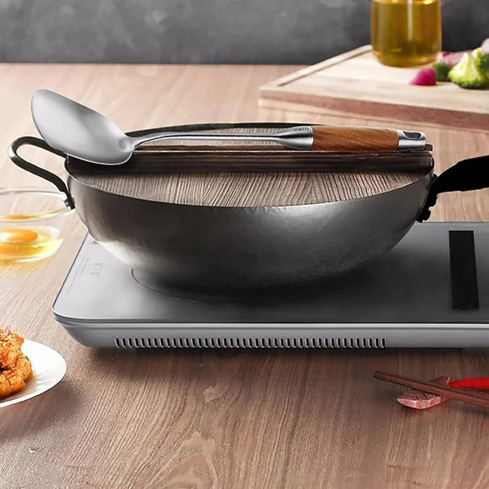 Wok żeliwny, Z Głębokim Dnem Z Powłoką Nieprzywierającą, Odpowiedni Do Kuchenek Indukcyjnych, Z Pokrywką I Koszykiem Do Gotowania Na Parze (34cm)