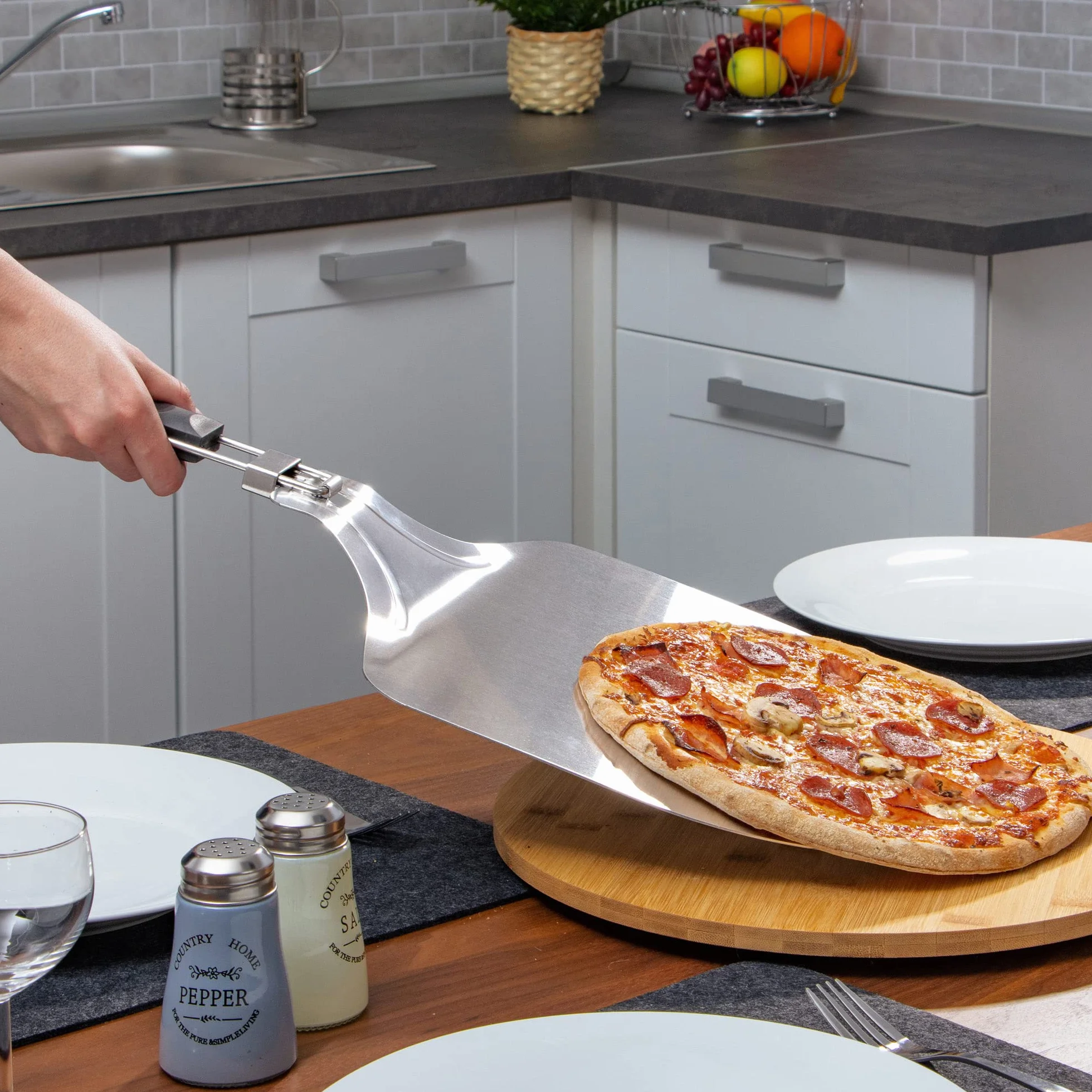 COM-FOUR® Lopata do pizzy ze stali nierdzewnej 430 - podnosnik do pizzy i ciasta ze skladanym uchwytem - lopatka do pizzy, tart, bulek, chleba (srebrny/czarny - kanciasty)