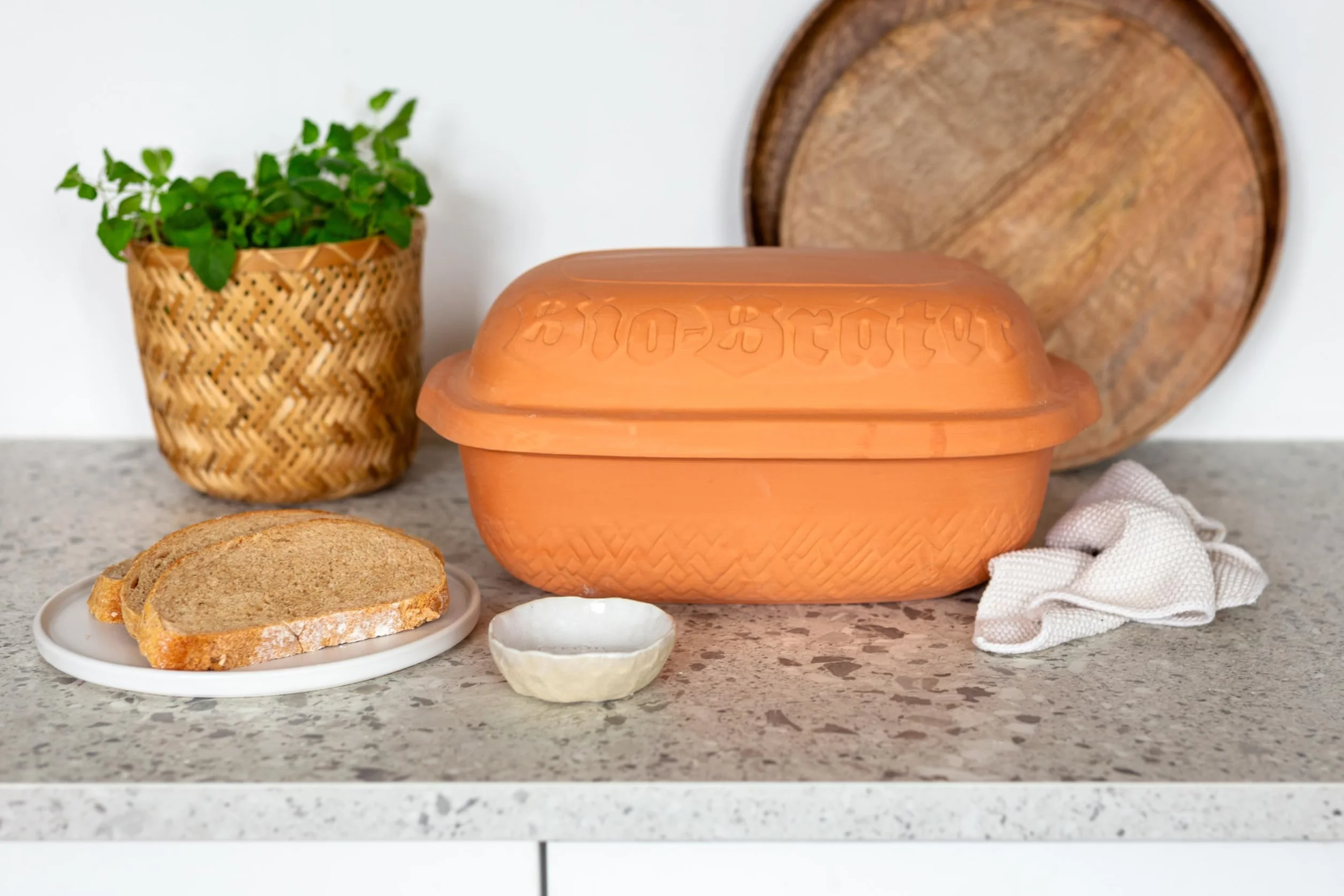 MÄSER 934115 Ekologiczny garnek do pieczenia z pokrywką, pojemność ok. 4,5 l, ceramiczny garnek do delikatnego, beztłuszczowego gotowania na parze, jako garnek rzymski (garnek do duszenia) do