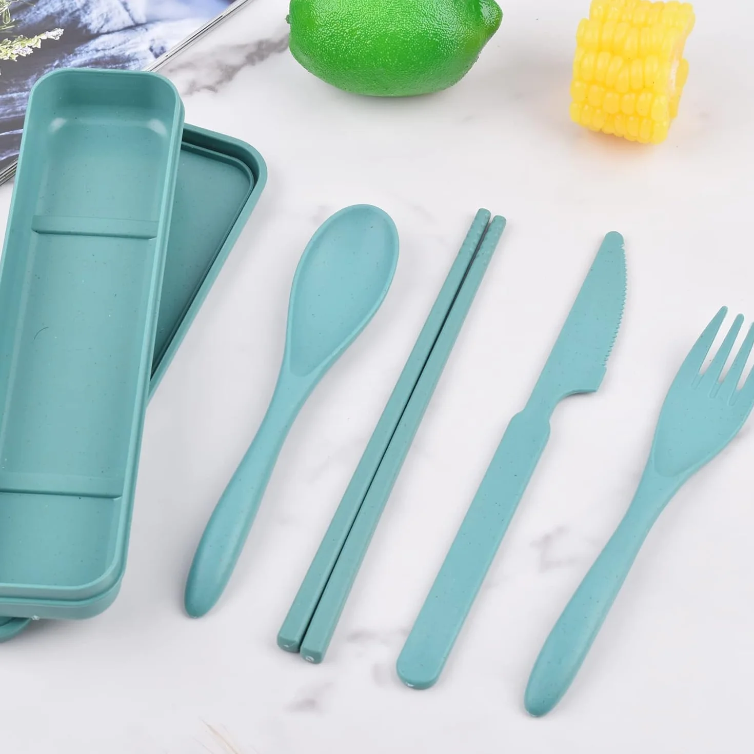 Zestaw sztućców podróżnych z etui, przenośny zestaw plastikowych sztućców, nóż wielokrotnego użytku, widelec, łyżka, pałeczki, zestaw przyborów kempingowych (4 zestawy)
