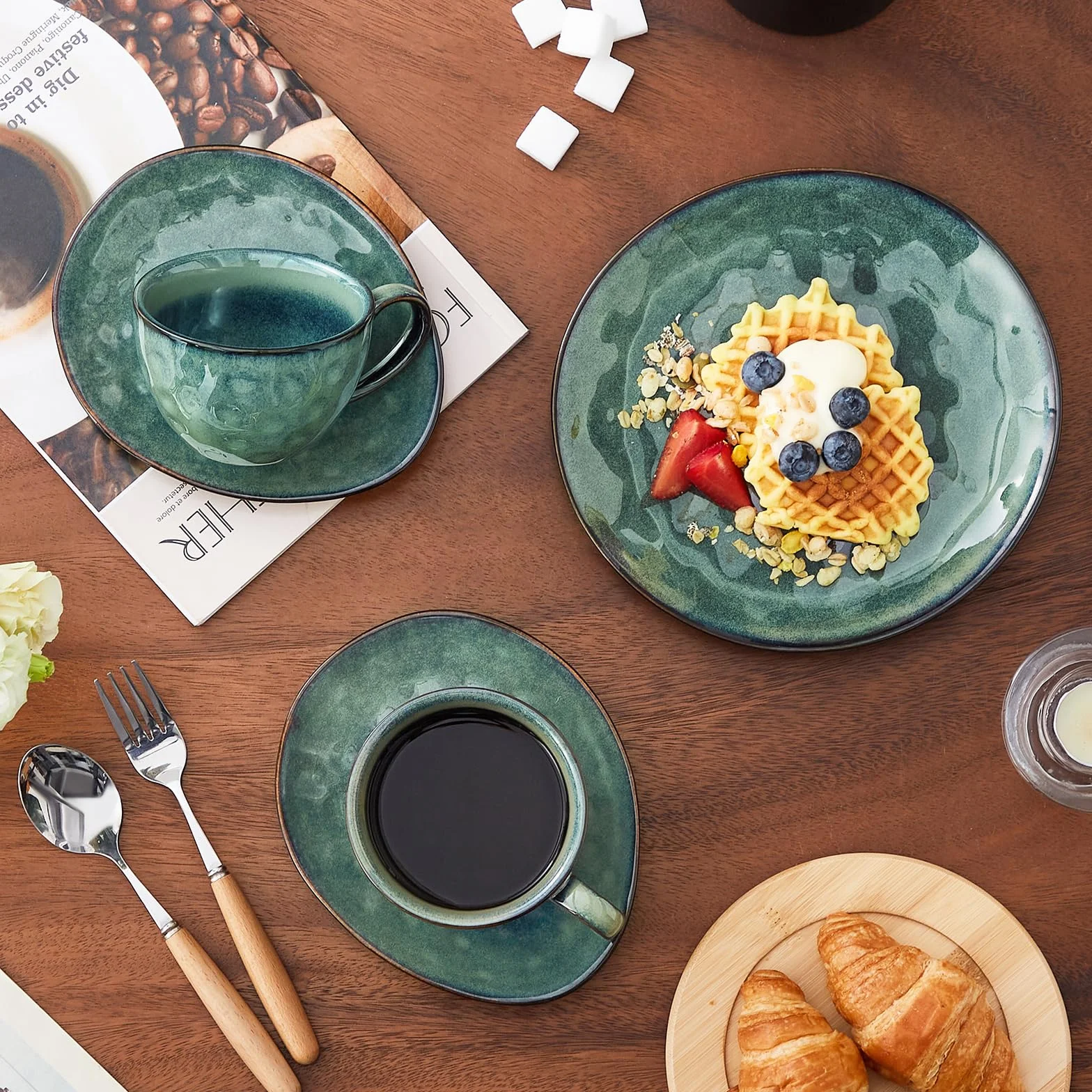 vancasso Gwiaździsty zestaw filiżanek i spodków z talerzami deserowymi 21,5 cm, ceramiczny zestaw do popołudniowej herbaty dla 4 osób, filiżanka do kawy 270 ml do espresso, cappuccino i wszelkiego