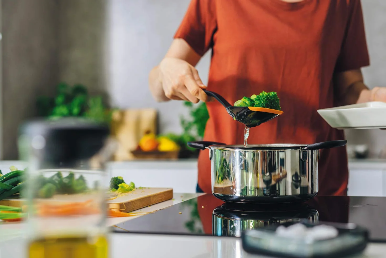 Fiskars Garnek z pokrywką, Pojemność: 5,0 l, Functional Form, Odpowiedni do wszystkich rodzajów płyt kuchennych, Stal nierdzewna/tworzywo sztuczne, 1026578