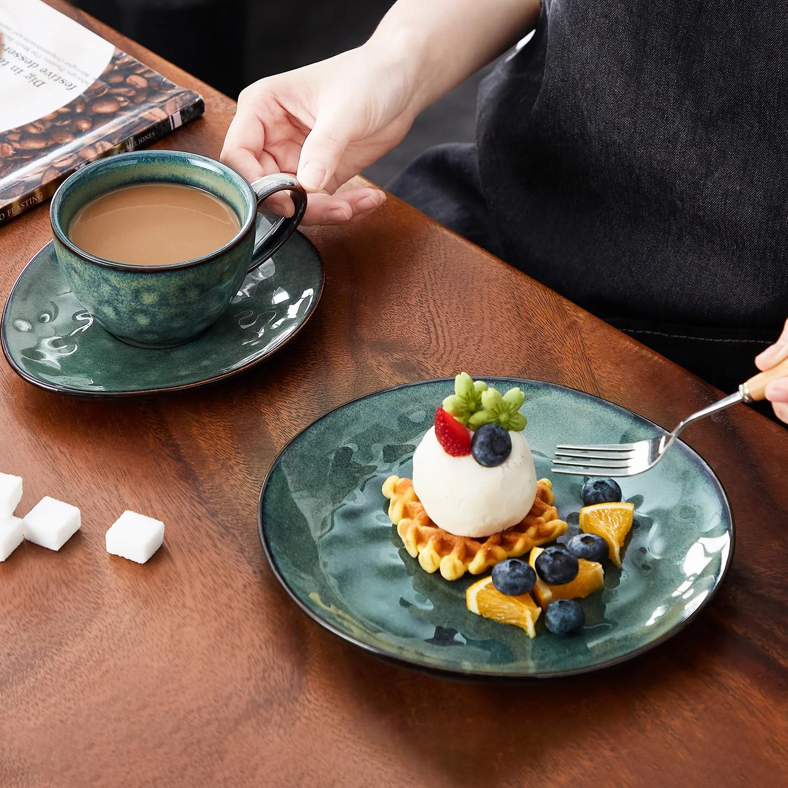 vancasso Gwiaździsty zestaw filiżanek i spodków z talerzami deserowymi 21,5 cm, ceramiczny zestaw do popołudniowej herbaty dla 4 osób, filiżanka do kawy 270 ml do espresso, cappuccino i wszelkiego