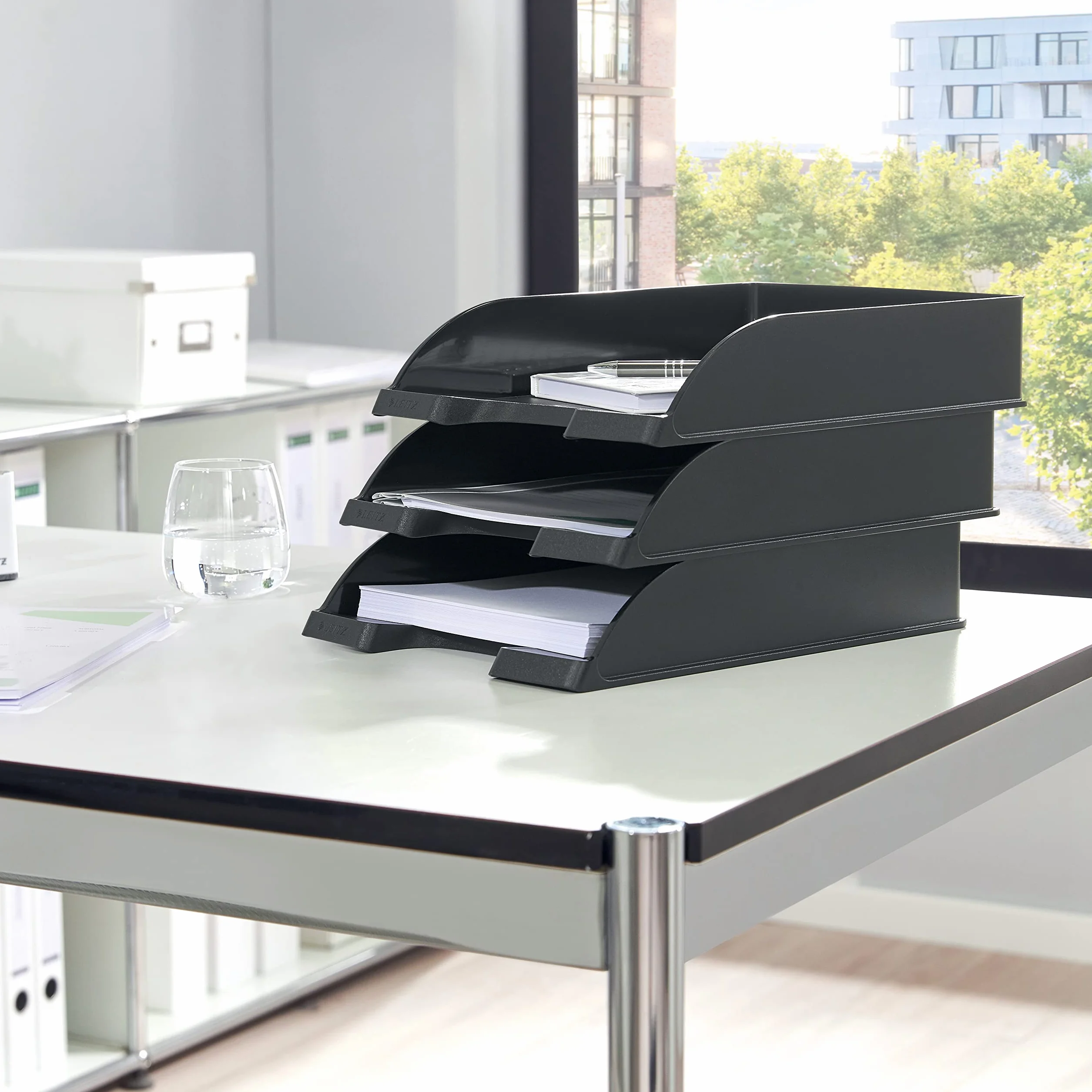 Leitz 52270095 Kosz na listy standardowy, format A4, 3 sztuki, półka na listy w jakości premium, możliwość łączenia z serią Plus, kolor czarny