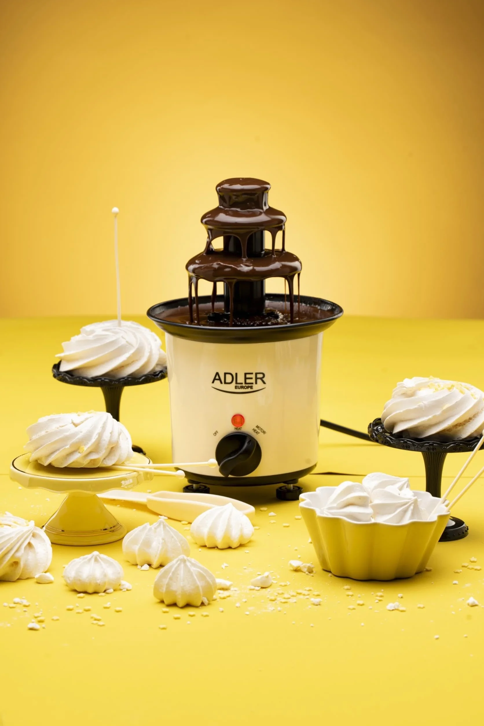 Adler AD 4487 Fontanna do Czekolady 200ml z Patyczkami, Moc 30W, Regulowane Podgrzewanie, Stabilna Konstrukcja, Kolor Biały