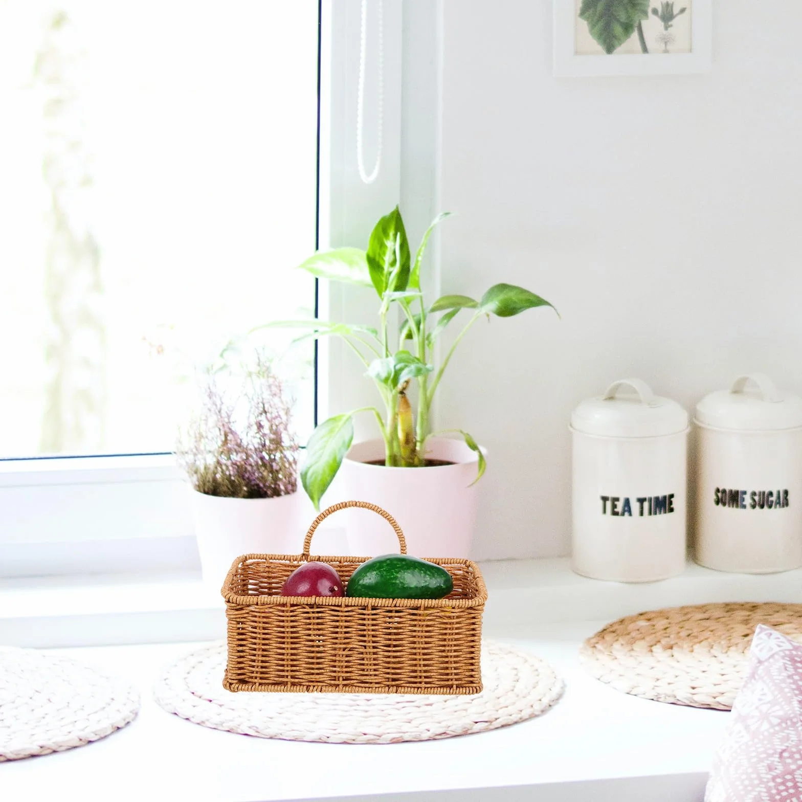 Rattanowy Wiszący Kosz Ścienny z Uchwytem Lekki i Kompaktowy Koszyk Do Przechowywania Owoców Warzyw Cebuli i Czosnku Mocowany Ścianie Do Kuchni Stylu Boho