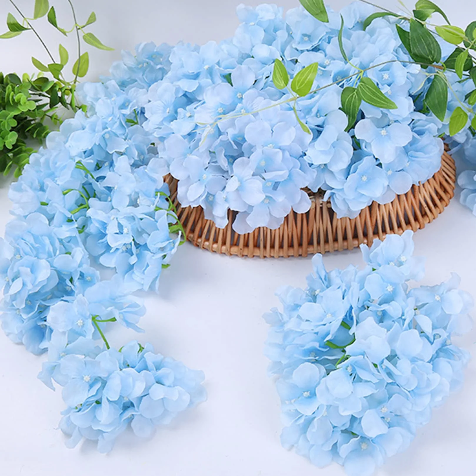 HinyoCo Jedwabne kwiaty hortensji, sztuczne kwiaty, 18 cm, głowa hortensji z łodygą, używane do dekoracji domu, na wesele, przyjęcie, jasnoniebieskie, 28 szt