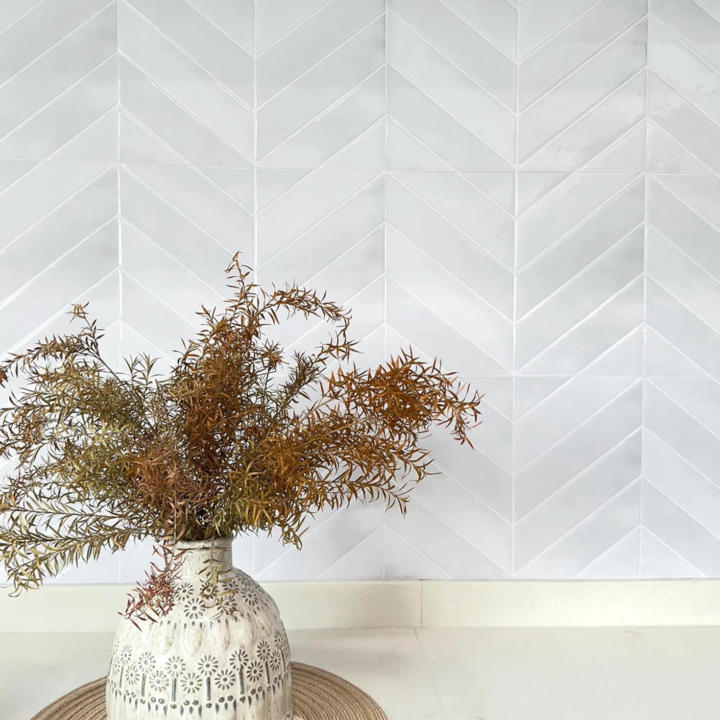 Alwayspon 10 arkuszy, 11,43 cala x 9 cali (29 cm x 23 cm), biało-szare, winylowe naklejki na płytki ścienne 3D, transferowe, odklej i przyklej, samoprzylepne, wodoodporne, naklejki na płytki do kuchni