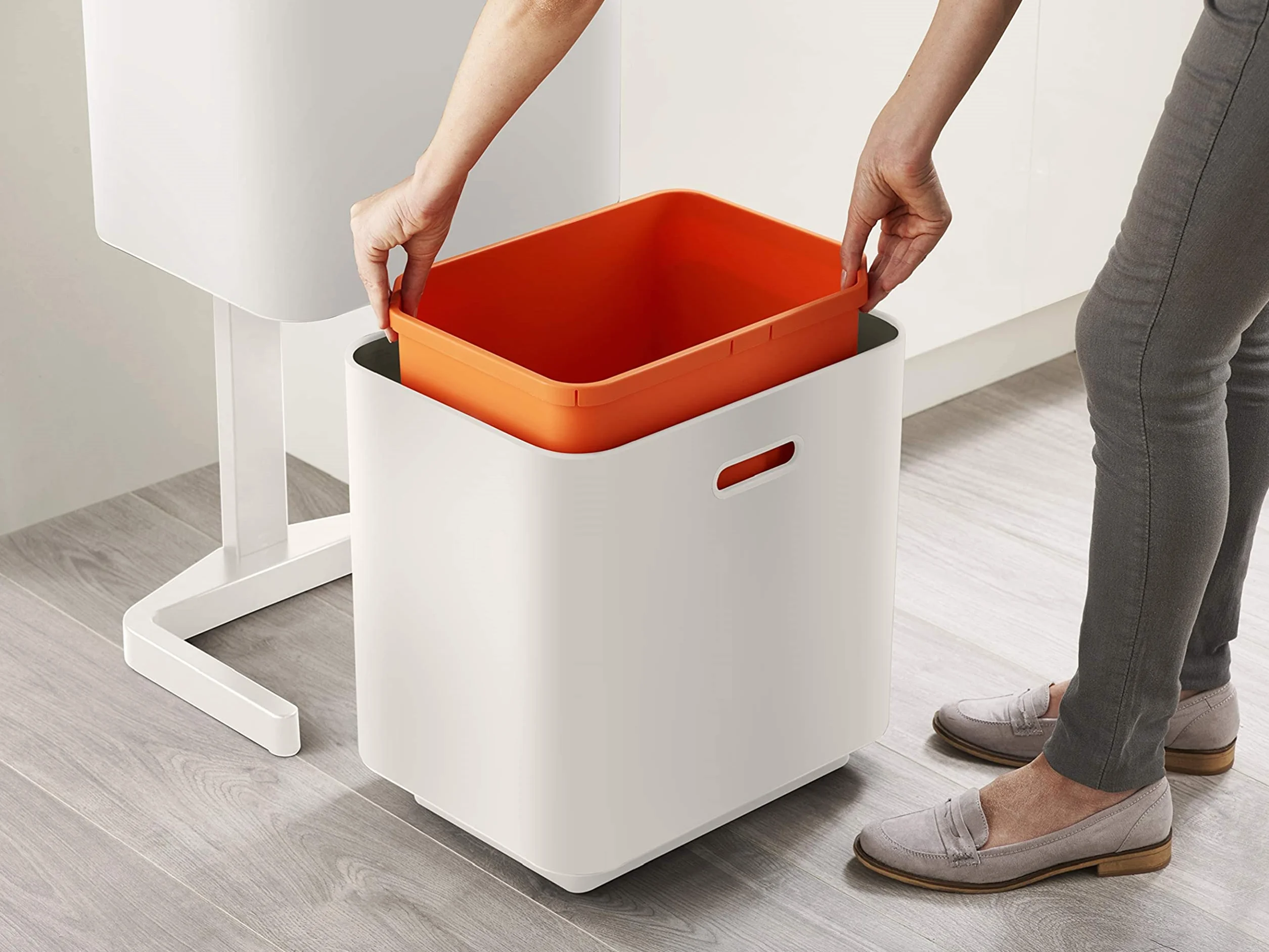 Joseph Joseph Totem Max - Kuchenny kosz do segregacji i recyklingu odpadów 60 litrów z filtrem odpornym na zapachy i wyjmowanym pojemnikiem na odpady spożywcze, Kamień