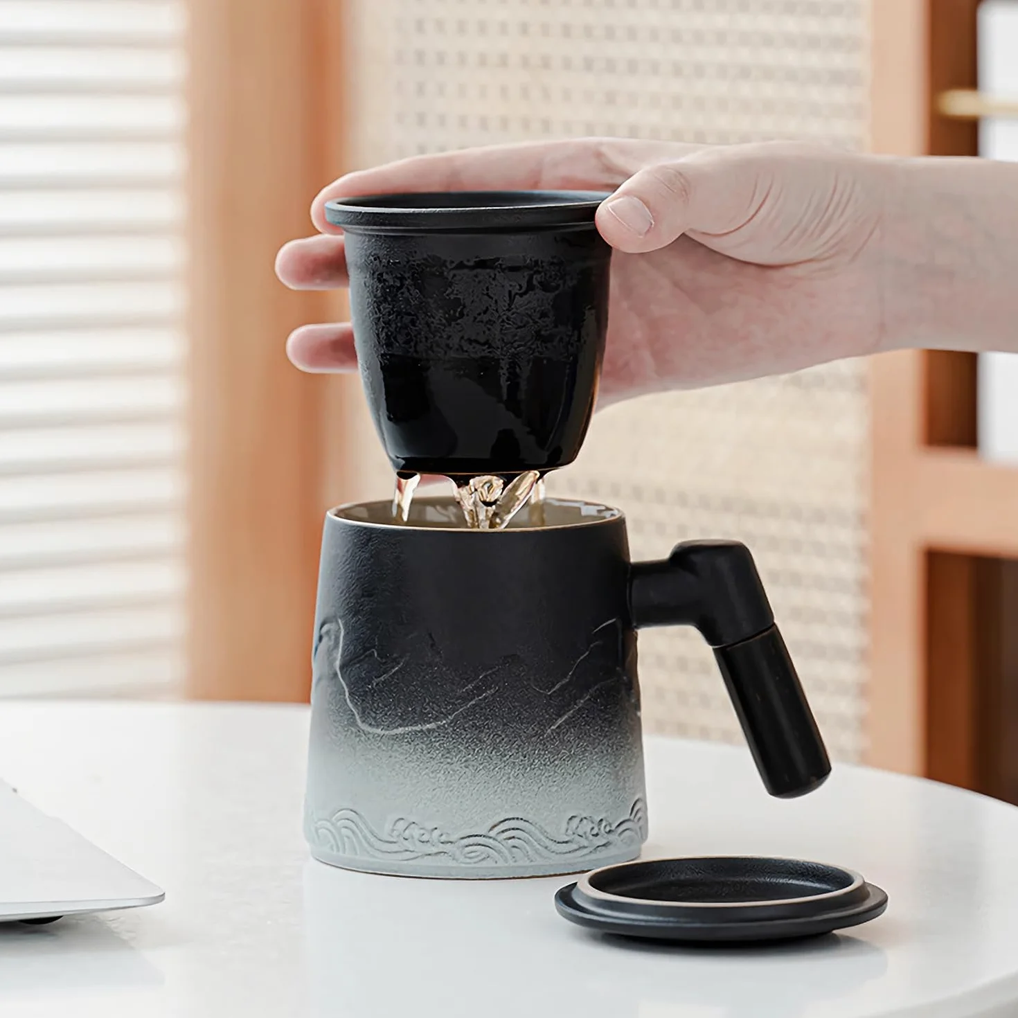 Filiżanki do herbaty z sitkiem i pokrywką, 360 ml, matowa ceramiczna filiżanka do herbaty z gradientowym wzorem, drewniany uchwyt, kubek do herbaty dla miłośników herbaty, prezent dla miłośników