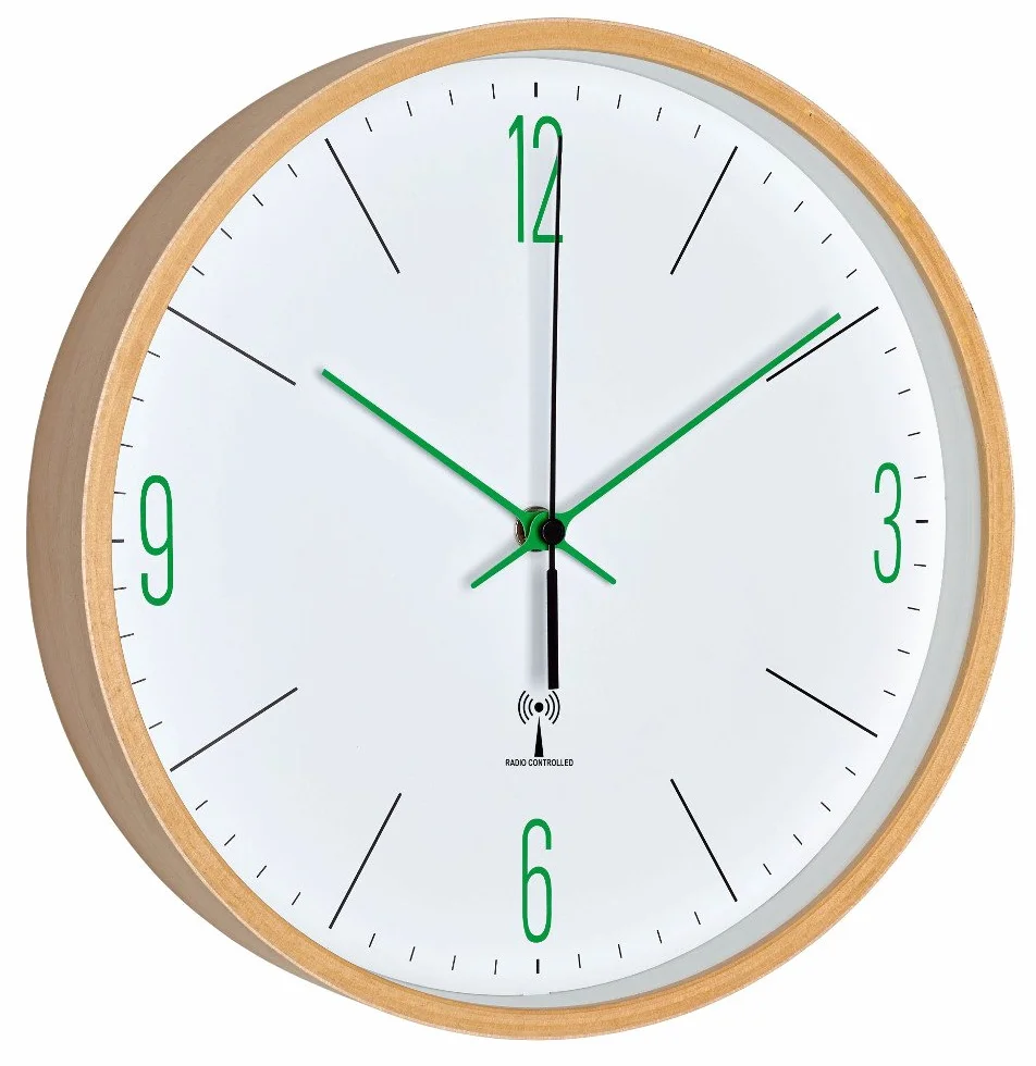 TFA Dostmann Analogue Design Radio-Controlled Wall Clock with Maple Frame, biały/zielony, 25,5 x 4,5 x 25,5 cm