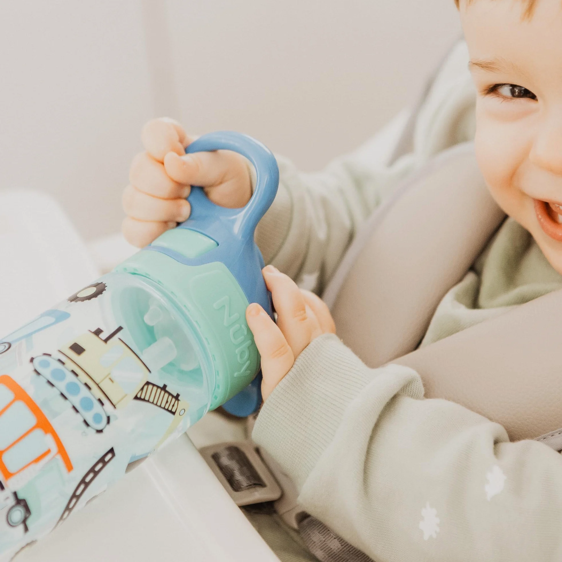 Nuby Super Quench butelka na wodę dla dzieci, 540 ml, uchwyt do przenoszenia, płynny przepływ, nadaje się do mycia w zmywarce i sterylizatora, nadaje się dla dzieci w wieku od 18 miesięcy