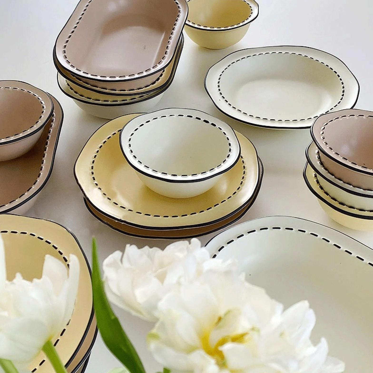 Talerz obiadowy, ceramiczny, zestaw zastawy stołowej, nieregularna miska na ryż, miska na zupę, ceramiczny talerz na warzywa, paski, domowe miski i naczynia do kuchni, restauracji