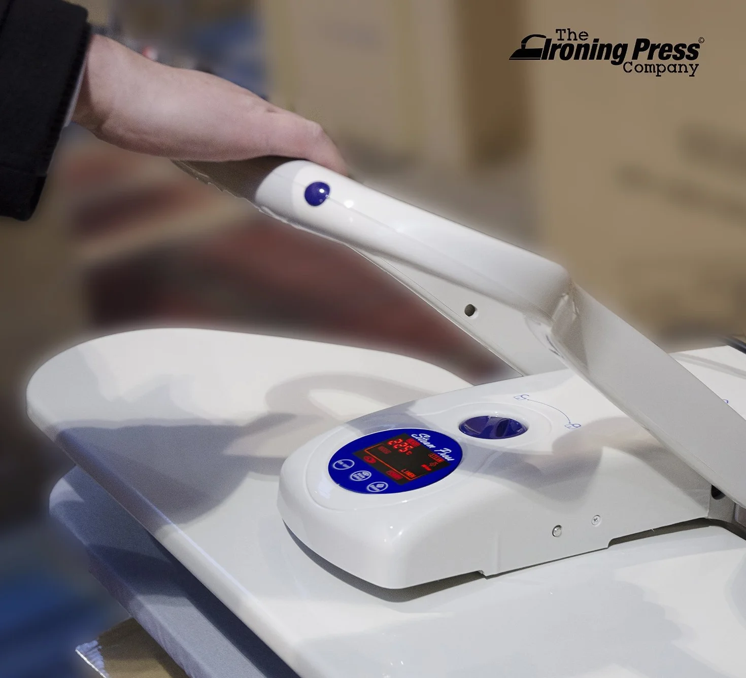 Profesjonalna prasa parowa firmy Speedypress – rozmiar Ultra XL (ponadwymiarowy) – największa i najbardziej zaawansowana prasa parowa w Europie