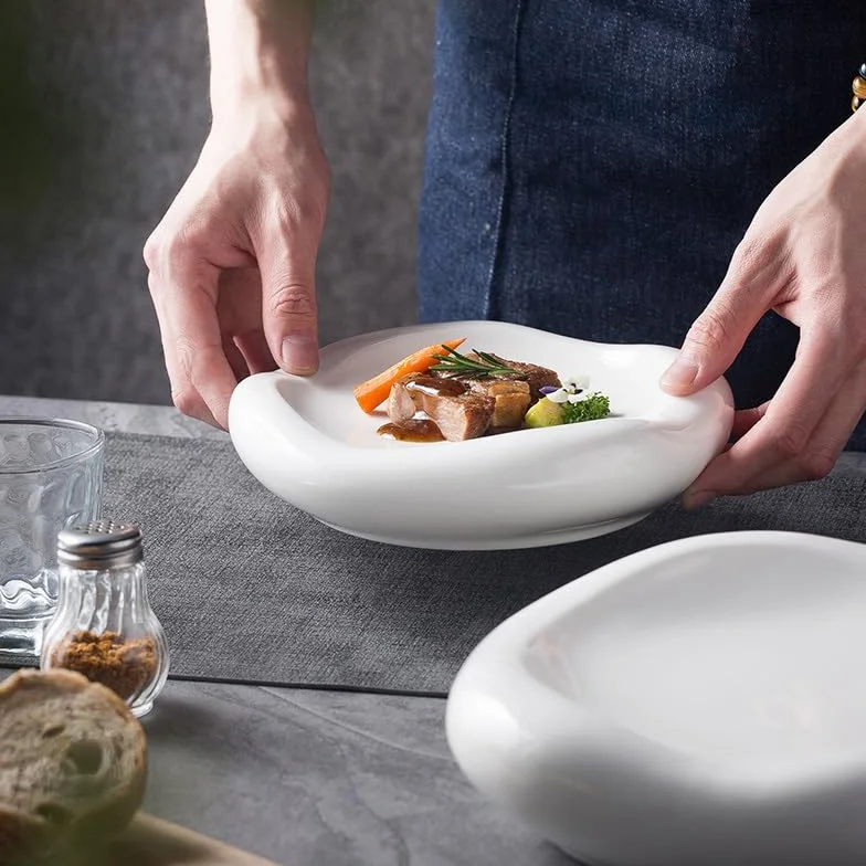 Kreatywne ceramiczne talerze obiadowe do zachodniego hotelu, restauracji, specjalny kształt, biała chmura, artystyczny design, deser, ciasto, czysta zastawa stołowa salaterka kuchenna