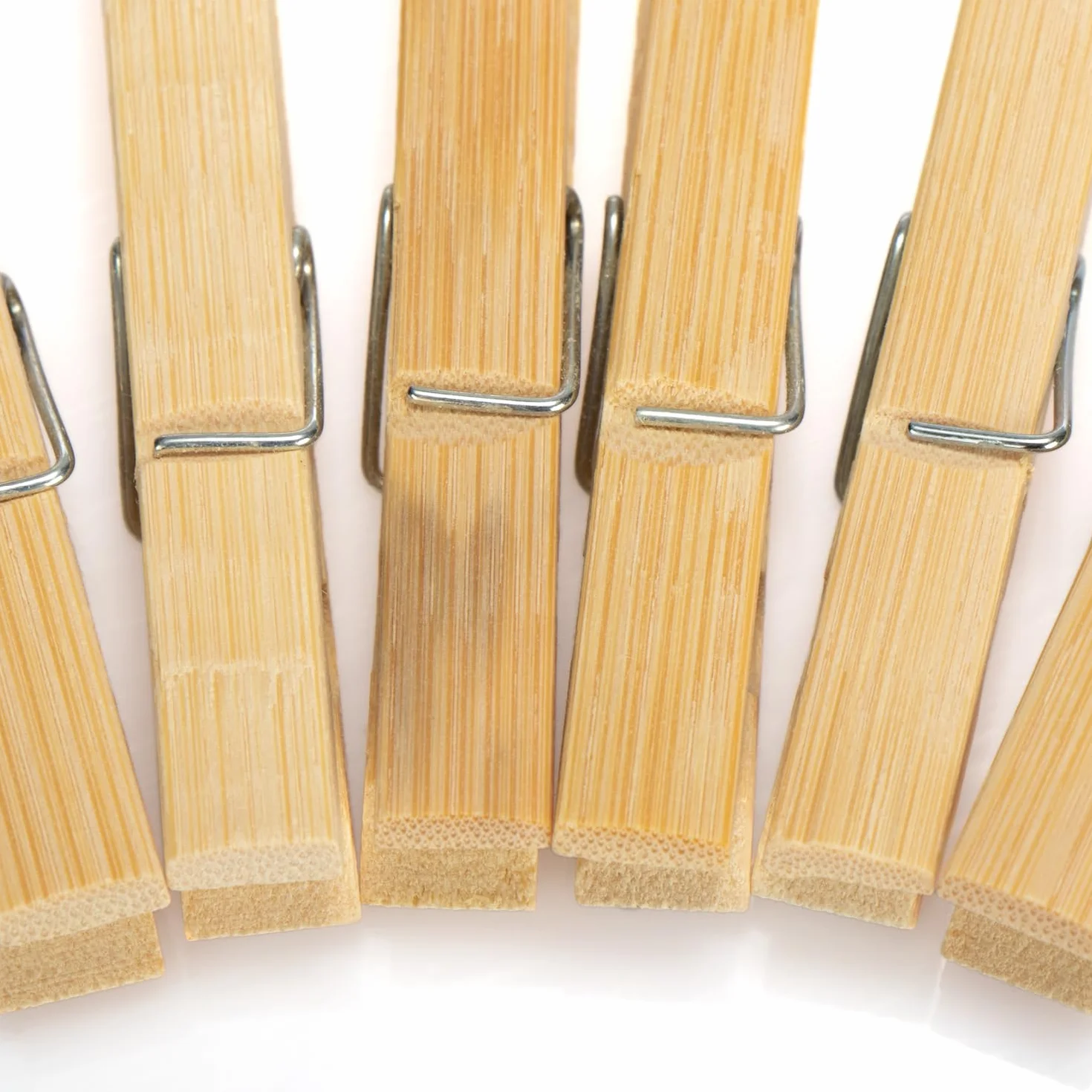 COM-FOUR® 60x Bambusowe klamerki do ubran - zrównowazone drewniane klamerki - klamerki do wieszania prania, rekodziela, dekoracji - klamerki bambusowe (Bambus - 60 sztuk)