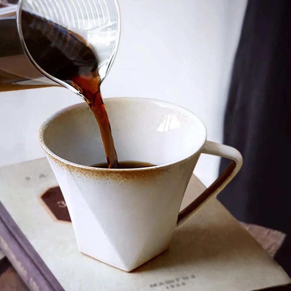 Ceramiczny kubek do kawy, duży prosty retro kubek do herbaty z uchwytem do cappuccino, kubek na mleko unikalny porcelanowy kubek do domu/biura, nadaje się do zmywarki i kuchenki mikrofalowej, wyjątkowy prezent biały-295 ml