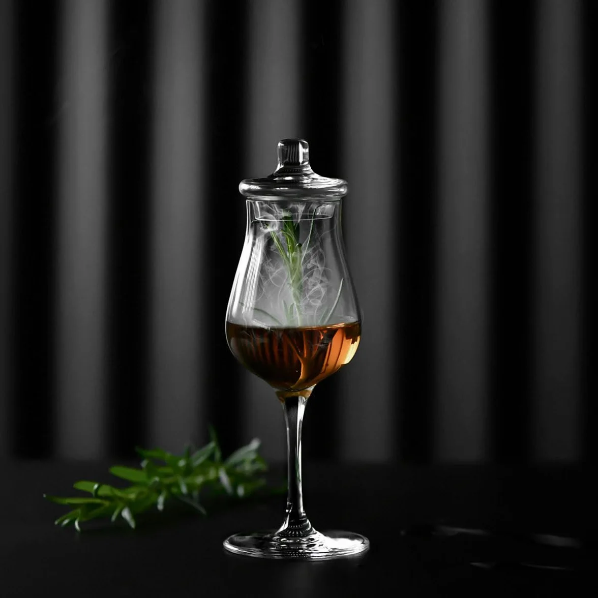 KROSNO | Degustacyjny kieliszek do whisky i szkockiej | Pojemność 110 ml | Kolekcja Perfect Serve Aroma| Produkcja ręczna | Ze szklaną przykrywką | Bezołowiowe szkło kryształowe | Mycie ręczne