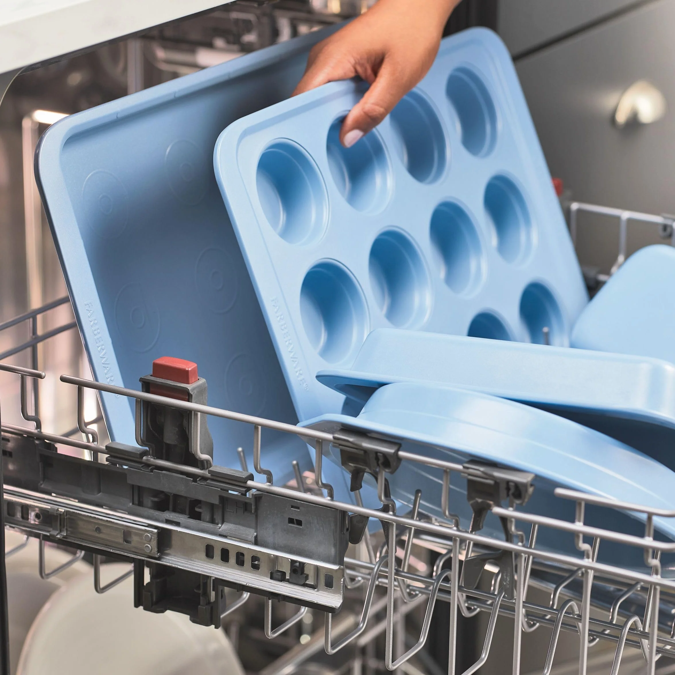 Farberware Easy Solutions nieprzywierająca forma do pieczenia muffinek/babeczek, 12 filiżanek z liniami wypełniającymi - niebieska