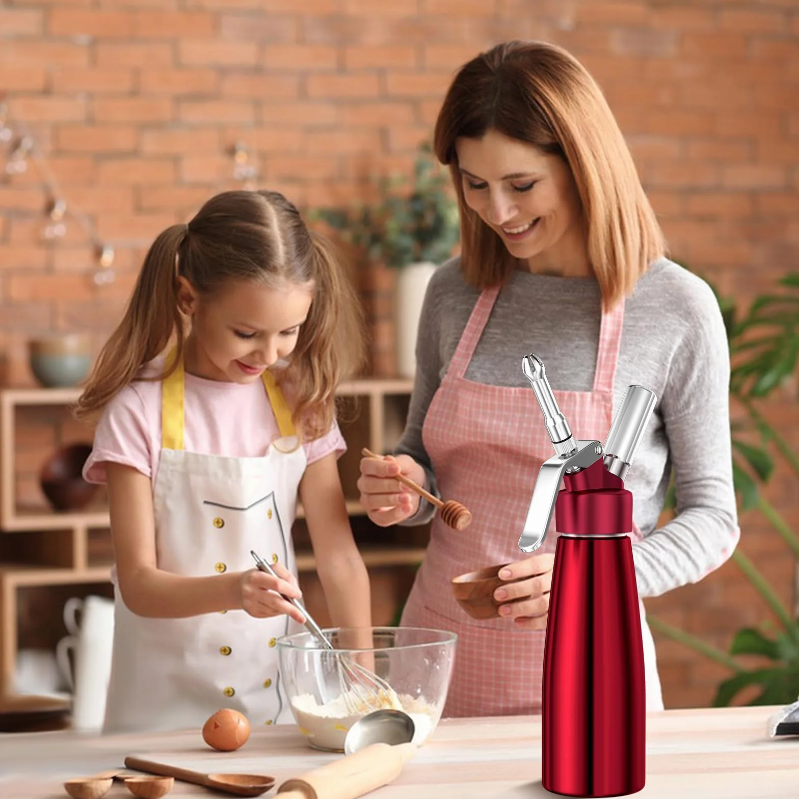 Newaner Syfon do bitej śmietany 500 ml, z aluminium, z 3 końcówkami ze stali nierdzewnej, 1 szczotka do czyszczenia, do dekoracji tortów urodzinowych, ciast, lodów i deserów