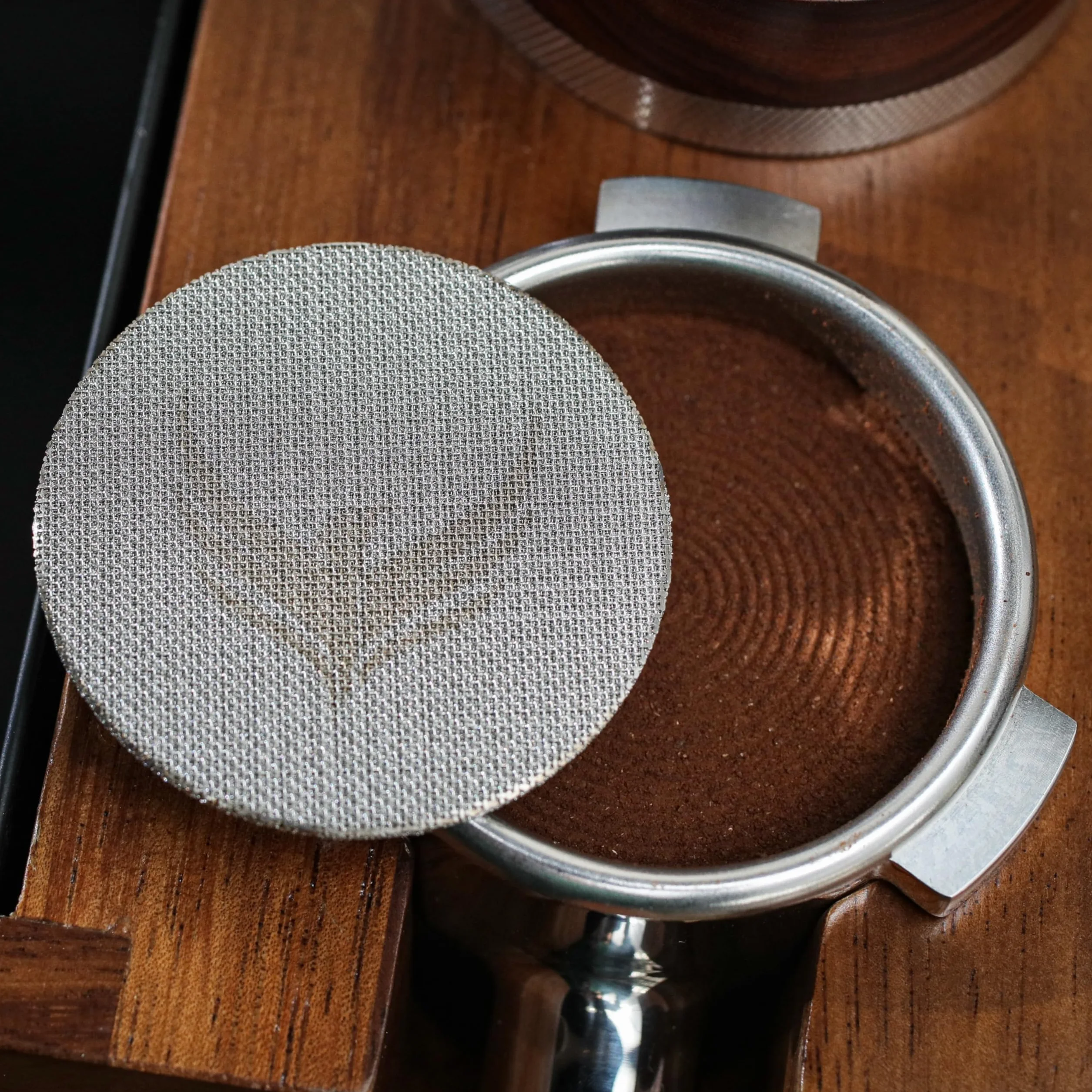 Zestaw 54 mm lejek dozujący do espresso i krążek, magnetyczny pierścień dozujący do kawy i filtr do portafiltrów, kompatybilny z koszem portafiltrowym Breville 54 mm, akcesoria do ekspresów do