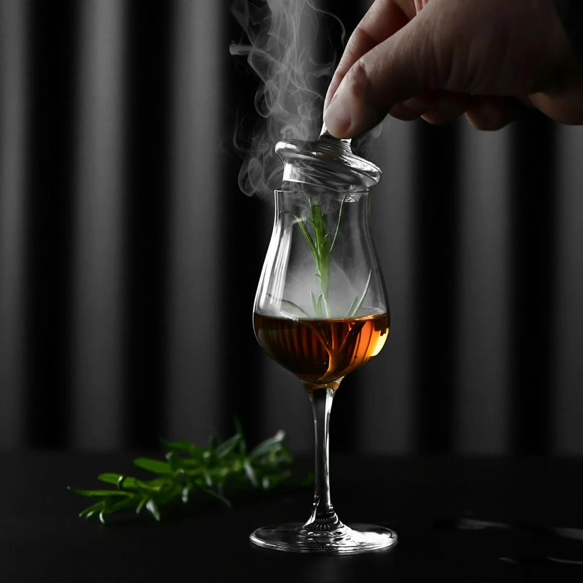 KROSNO | Degustacyjny kieliszek do whisky i szkockiej | Pojemność 110 ml | Kolekcja Perfect Serve Aroma| Produkcja ręczna | Ze szklaną przykrywką | Bezołowiowe szkło kryształowe | Mycie ręczne