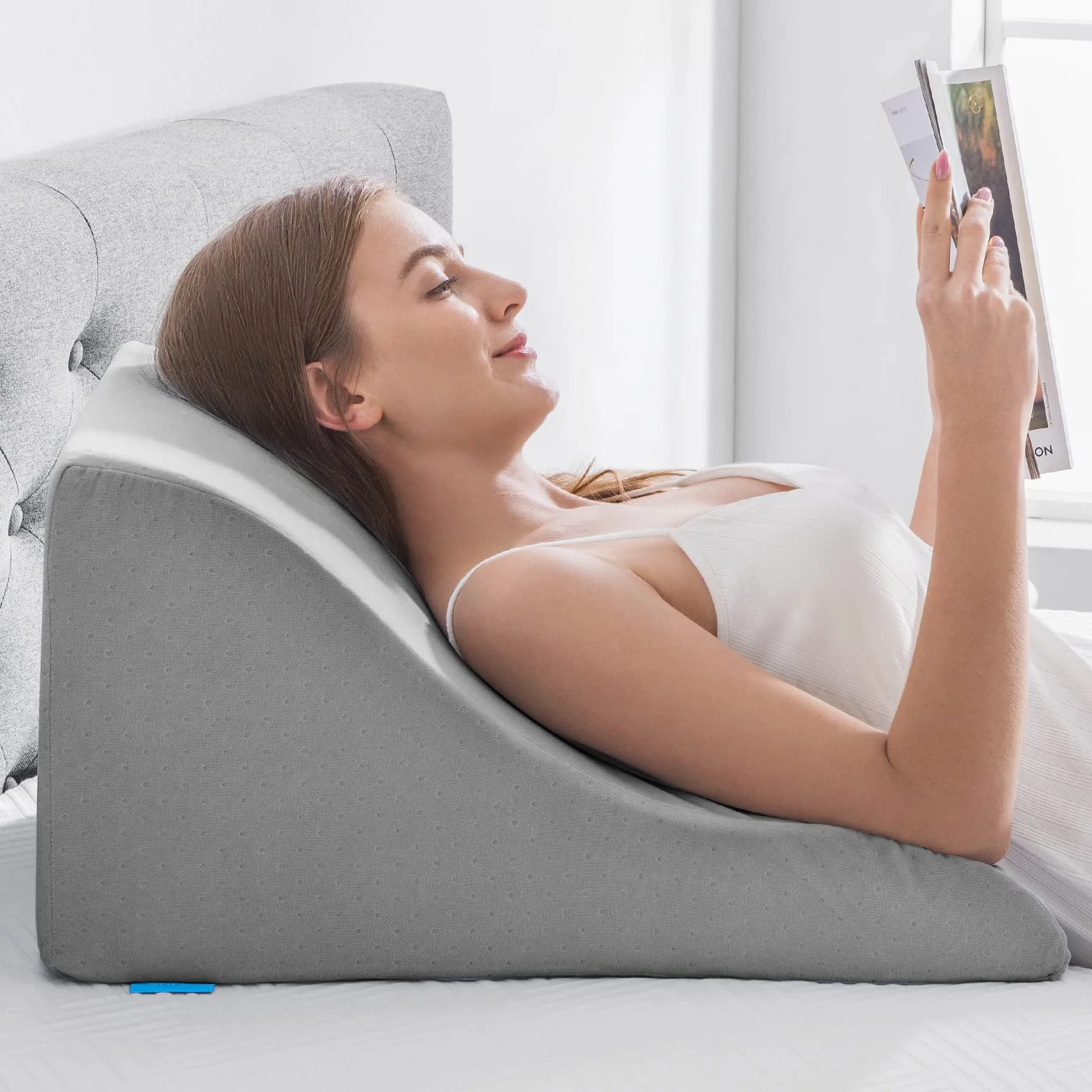 Poduszka do czytania na łóżko i sofę – poduszka klinowa z pianki memory – ergonomiczne oparcie pod głowę – idealna do podparcia pleców podczas relaksu, grania, czytania lub oglądania telewizji