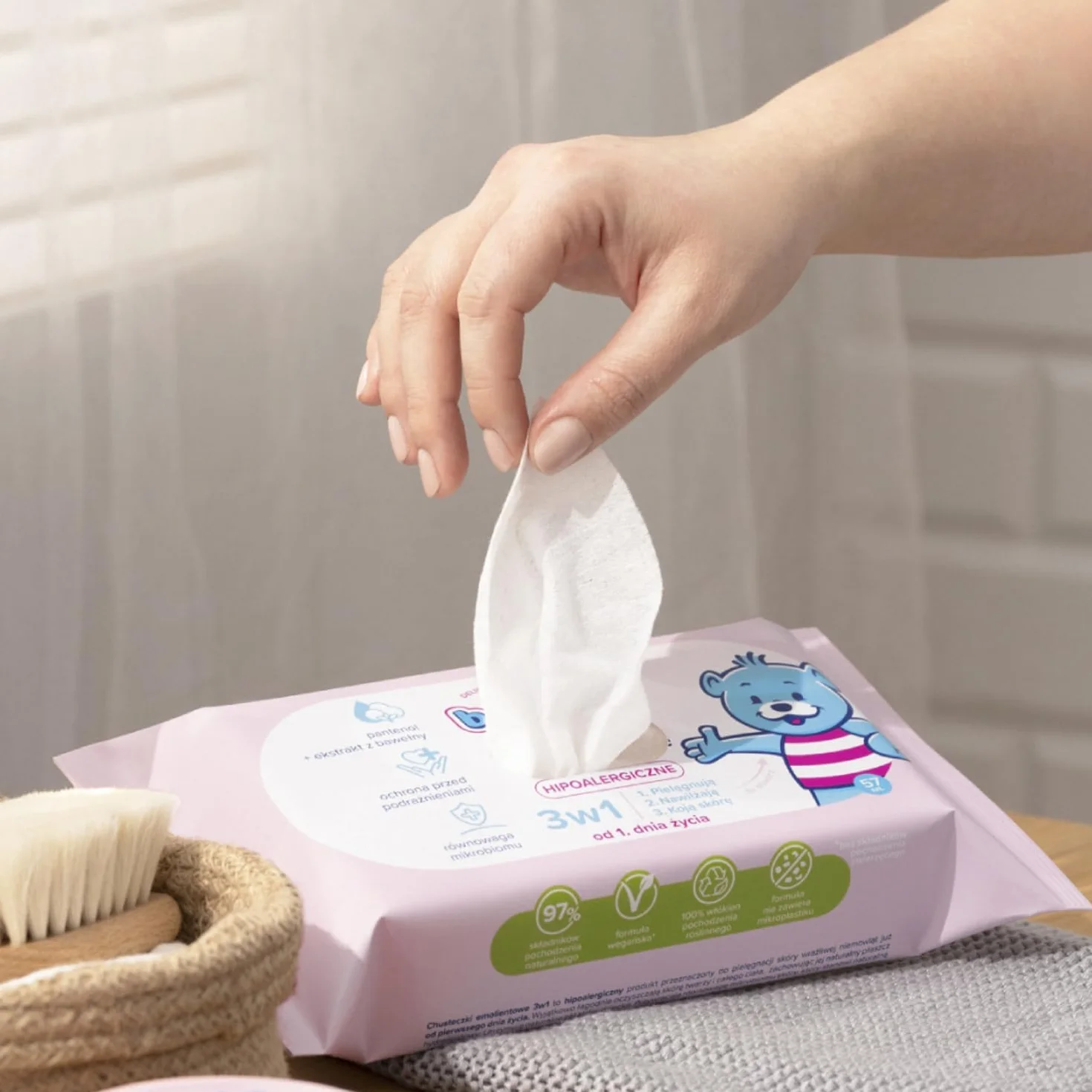 Bambino Chusteczki Emolientowe 3w1 Duopack – 2×57 sztuk, hipoalergiczne dla niemowląt od 1. dnia życia, z pantenolem, witaminą E i bawełną, 97% składników naturalnych