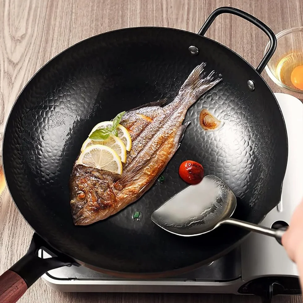 Wok żeliwny, Z Głębokim Dnem Z Powłoką Nieprzywierającą, Odpowiedni Do Kuchenek Indukcyjnych, Z Pokrywką I Koszykiem Do Gotowania Na Parze (34cm)