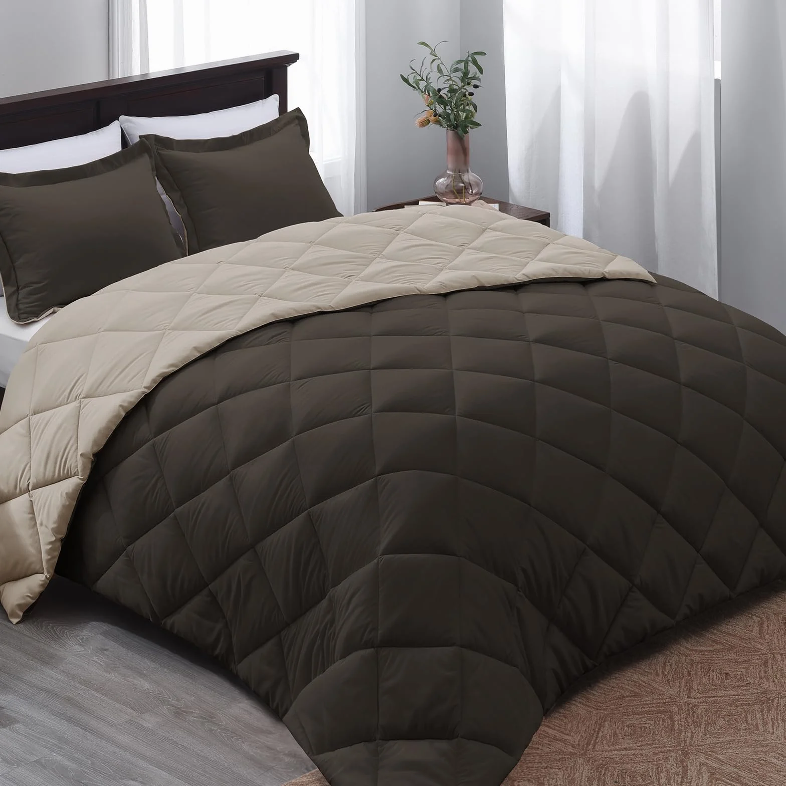 Basic Beyond Zestaw pościeli w rozmiarze queen, dwustronny zestaw pościeli na wszystkie pory roku, 1 kołdra (224 x 234 cm) i 2 poszewki na poduszki (51 x 66 cm + 5 cm), brązowy/kość słoniowa