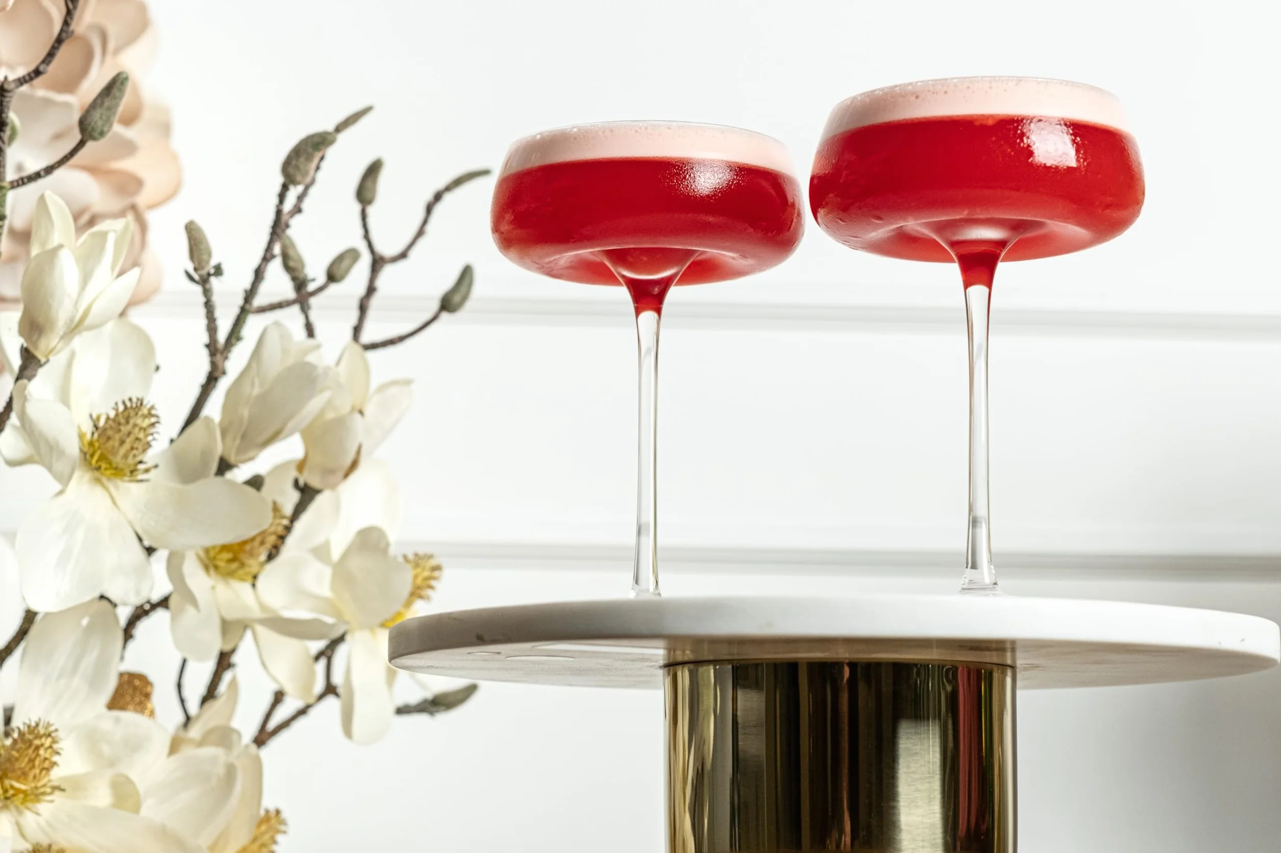 Coupette Kieliszki do koktajli Martini i miseczki do szampana | zestaw 4 szt. | eleganckie kryształowe szklanki koktajlowe 260 ml Coupe z długą nóżką do szampana, espresso Martini, Daiquiri