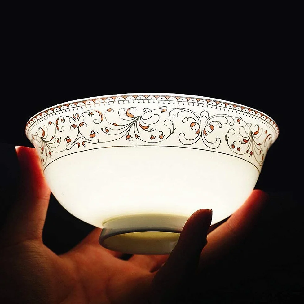 Elegancki zestaw naczyń obiadowych, Dekoracyjne złote naczynia stołowe w kwiaty, Zestawy porcelanowych talerzy i misek, Wyjątkowy zestaw naczyń na imprezy lub do codziennego użytku, Kuchenka