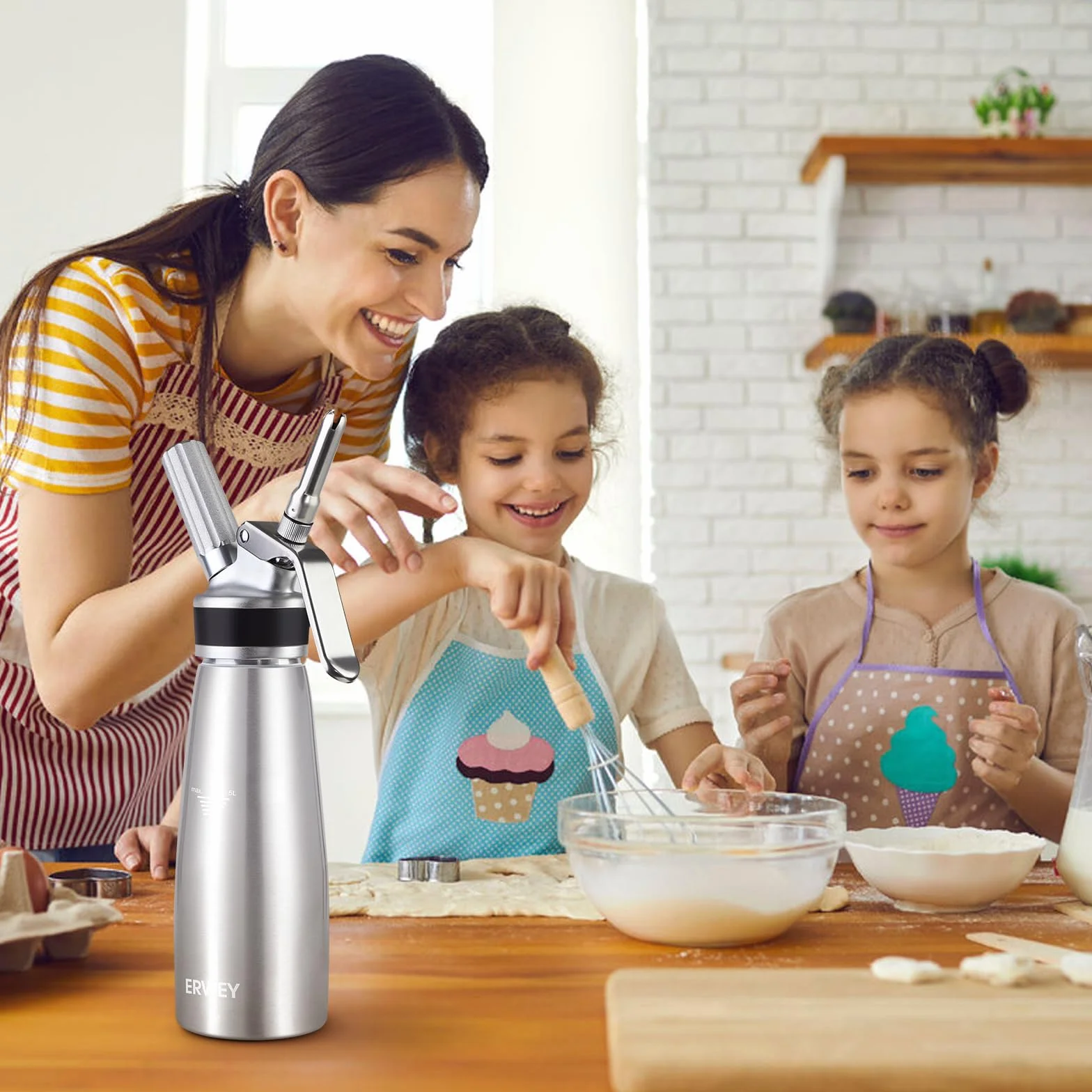 ERWEY Dozownik do śmietany 500 ml, syfon do śmietany, ze aluminiowy, szczelny, łatwy do czyszczenia, z 3 końcówkami i 1 szczotką do czyszczenia, dozownik bitej śmietany, do kuchni, na imprezę