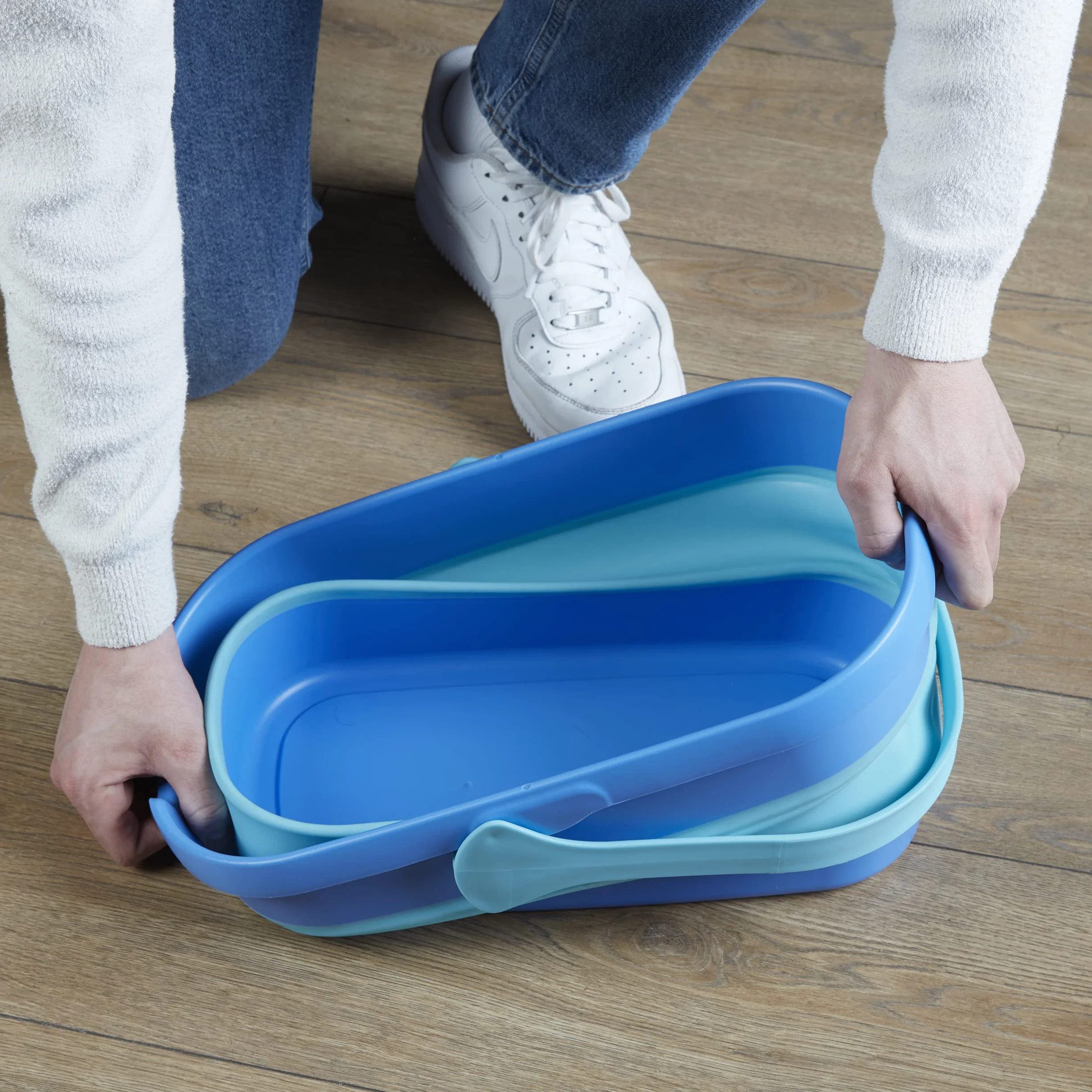 Spontex Ultra kompaktowy zestaw mopa i wiadra, mop z mikrofibry z wbudowanym systemem samoczynnego wyciskania, składane wiadro 10 l, do czyszczenia podłóg laminowanych, drewnianych i płytek, zmywalna