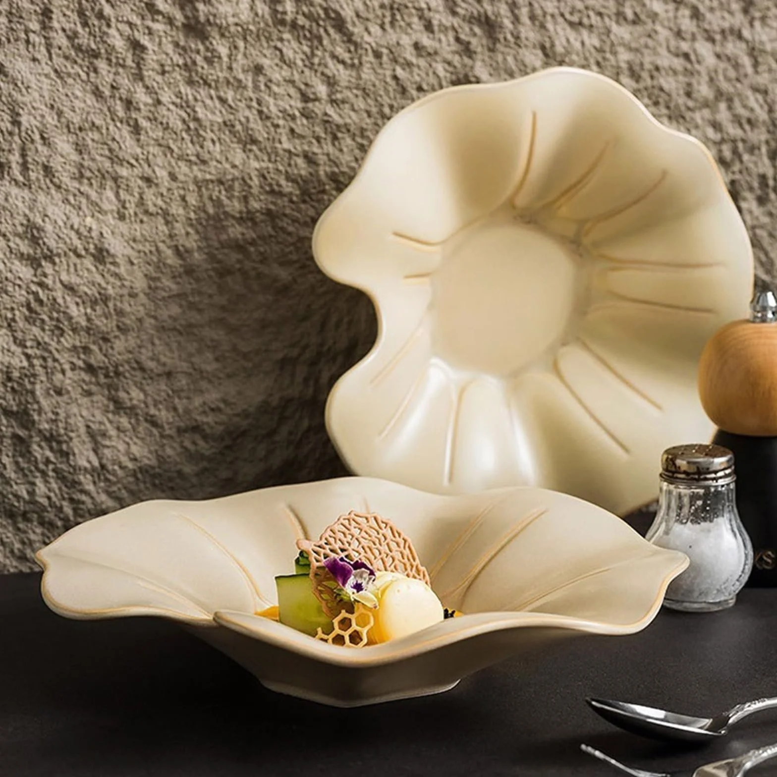 talerze do serwowania Ceramiczny pogłębiający talerz do zupy kreatywny kształt liścia lotosu naczynia taca serwowania wysokiej jakości obiadowy wykwintna zastawa stołowa talerze makaronowe(26cm)