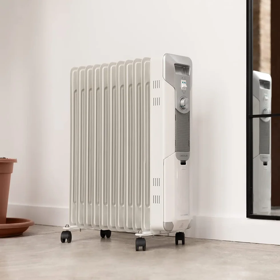 Cecotec Elektryczny grzejnik olejowy ReadyWarm 11000 Space. 11 modułów, niskie zużycie, 2500 W, 3 poziomy, uchwyt kablowy, system bezpieczeństwa, koła, 25 m2