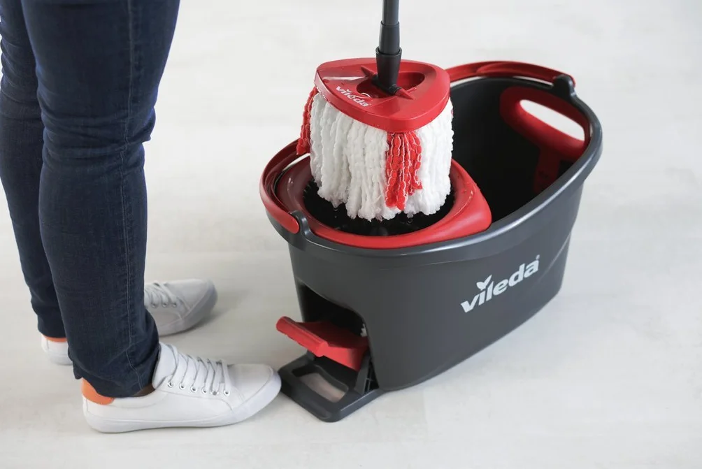 Vileda Easy Wring/Clean Turbo Zestaw Miotły z Wiadrem + 2 Wkłady, Szary/Czerwony, 45 x 27 x 27 cm